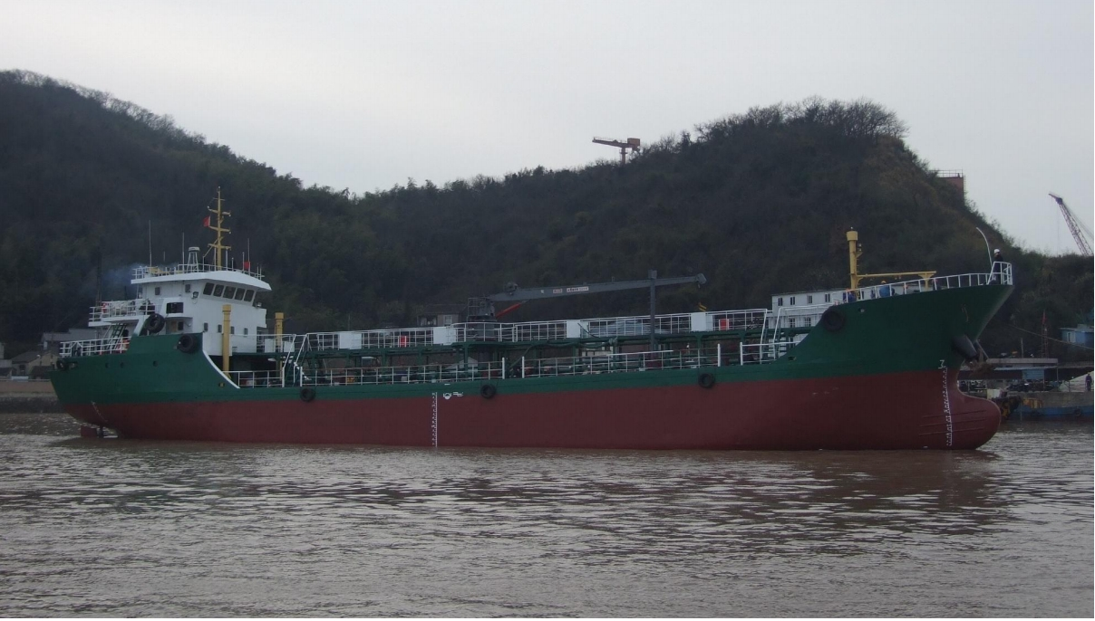 出售862吨成品油船