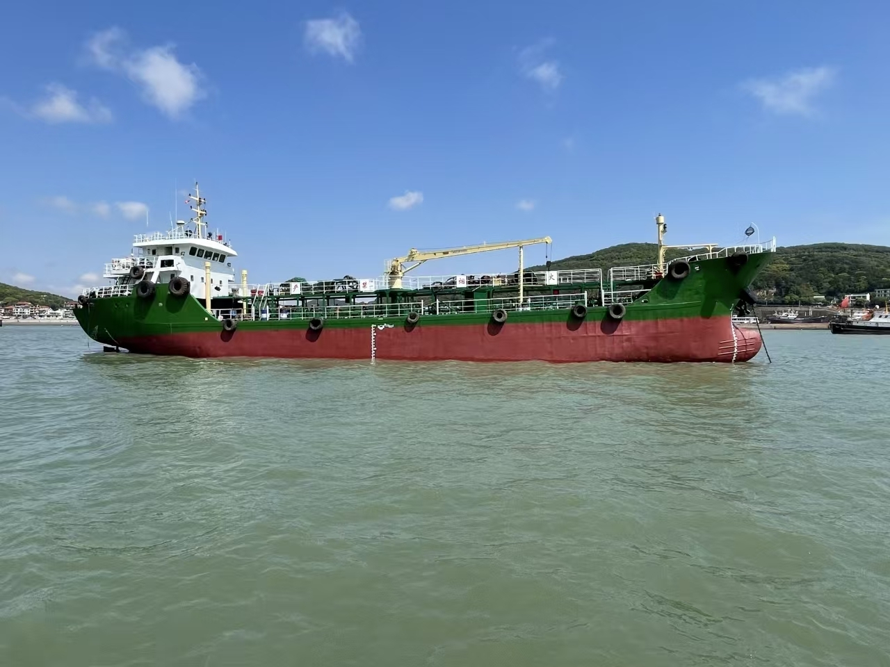 出售862吨成品油船