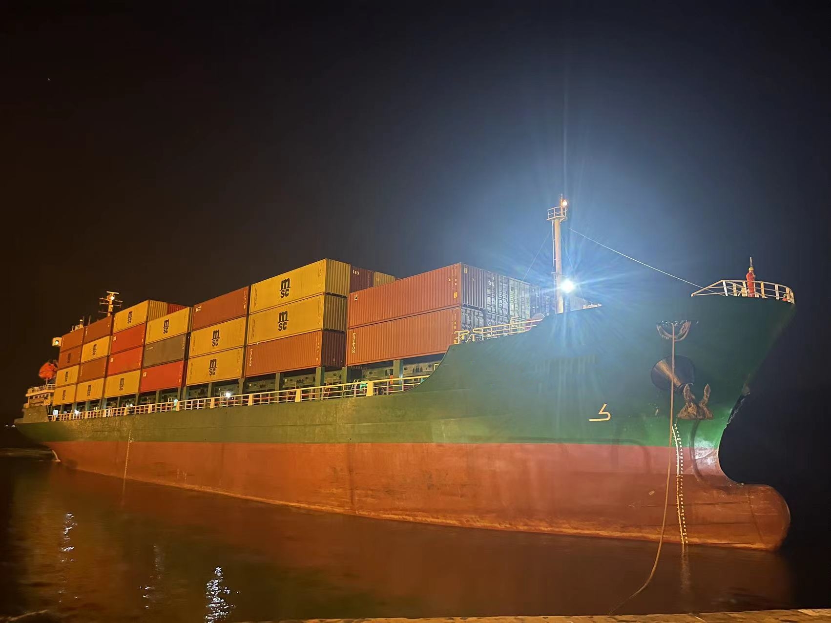 出售674箱集装箱船