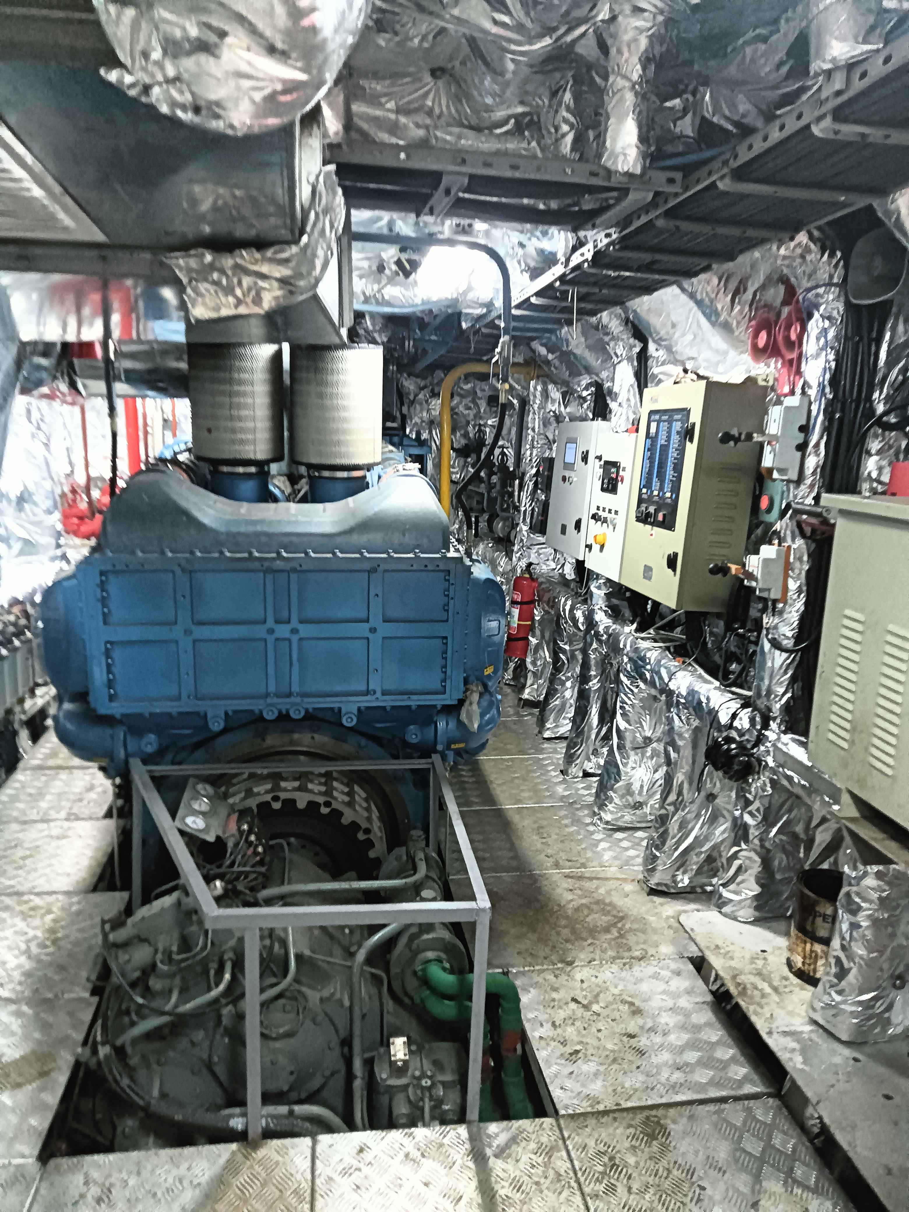 出售12人风电运维船