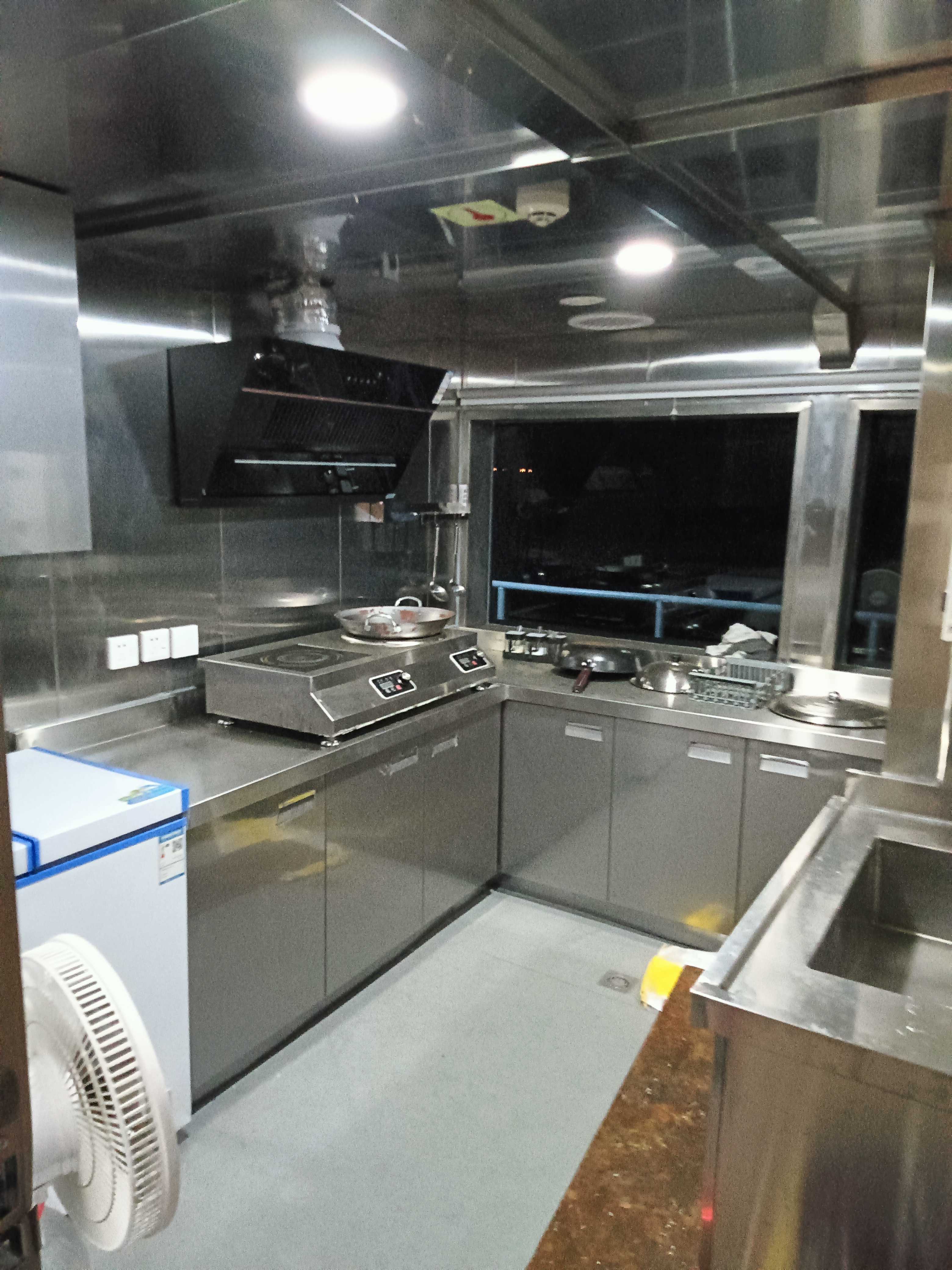 出售12人风电运维船