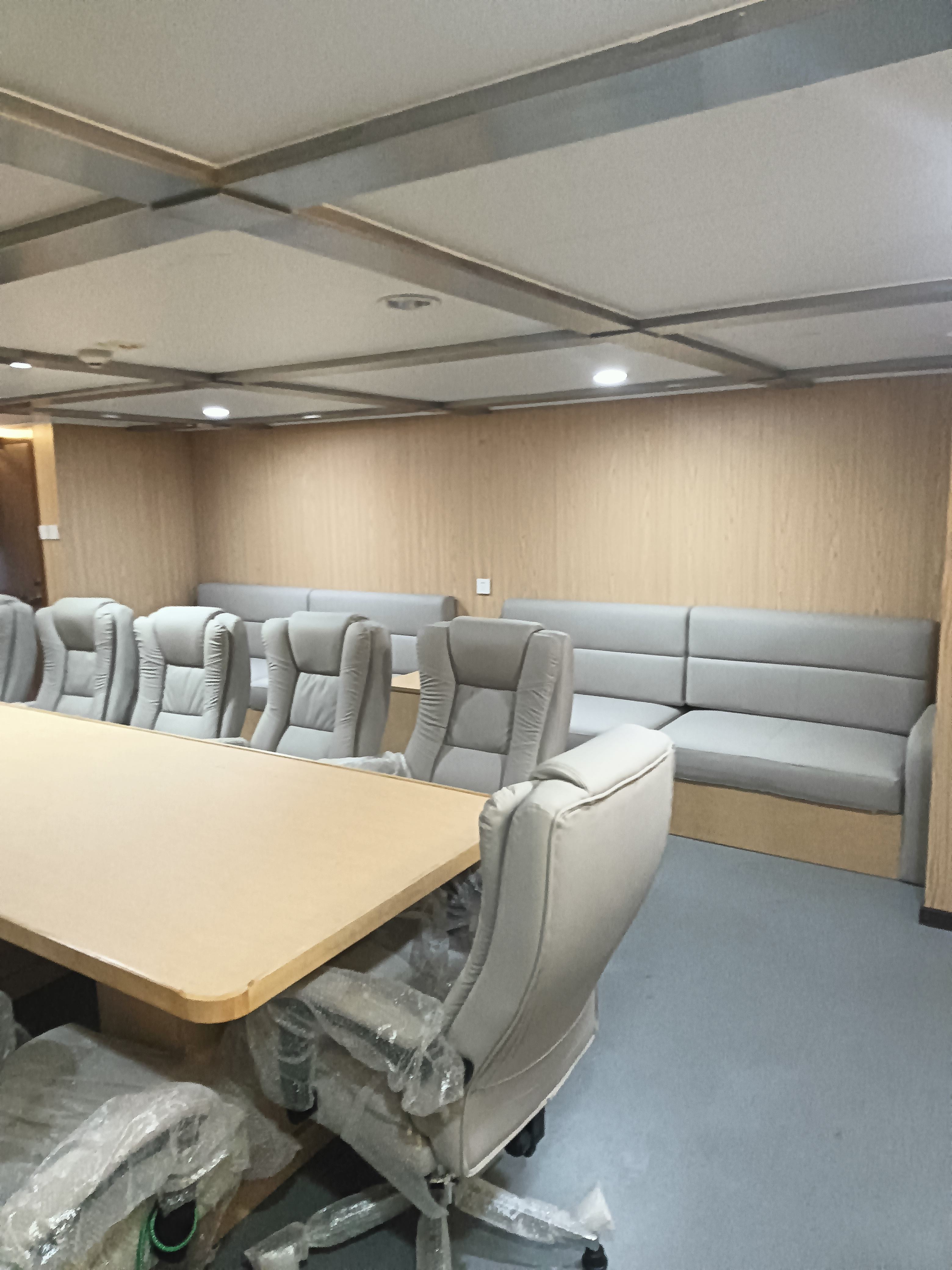 出售12人风电运维船