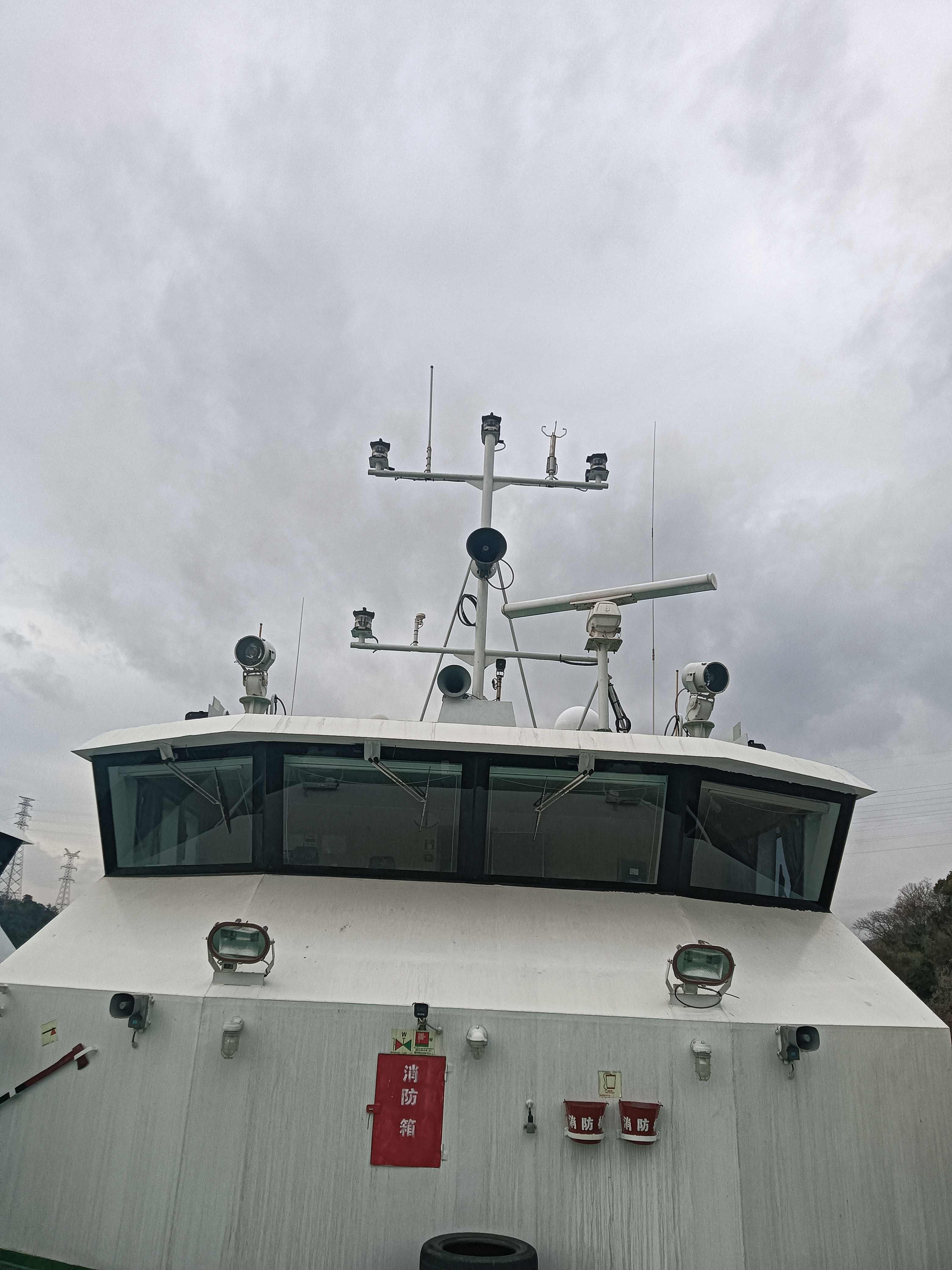 出售12人风电运维船