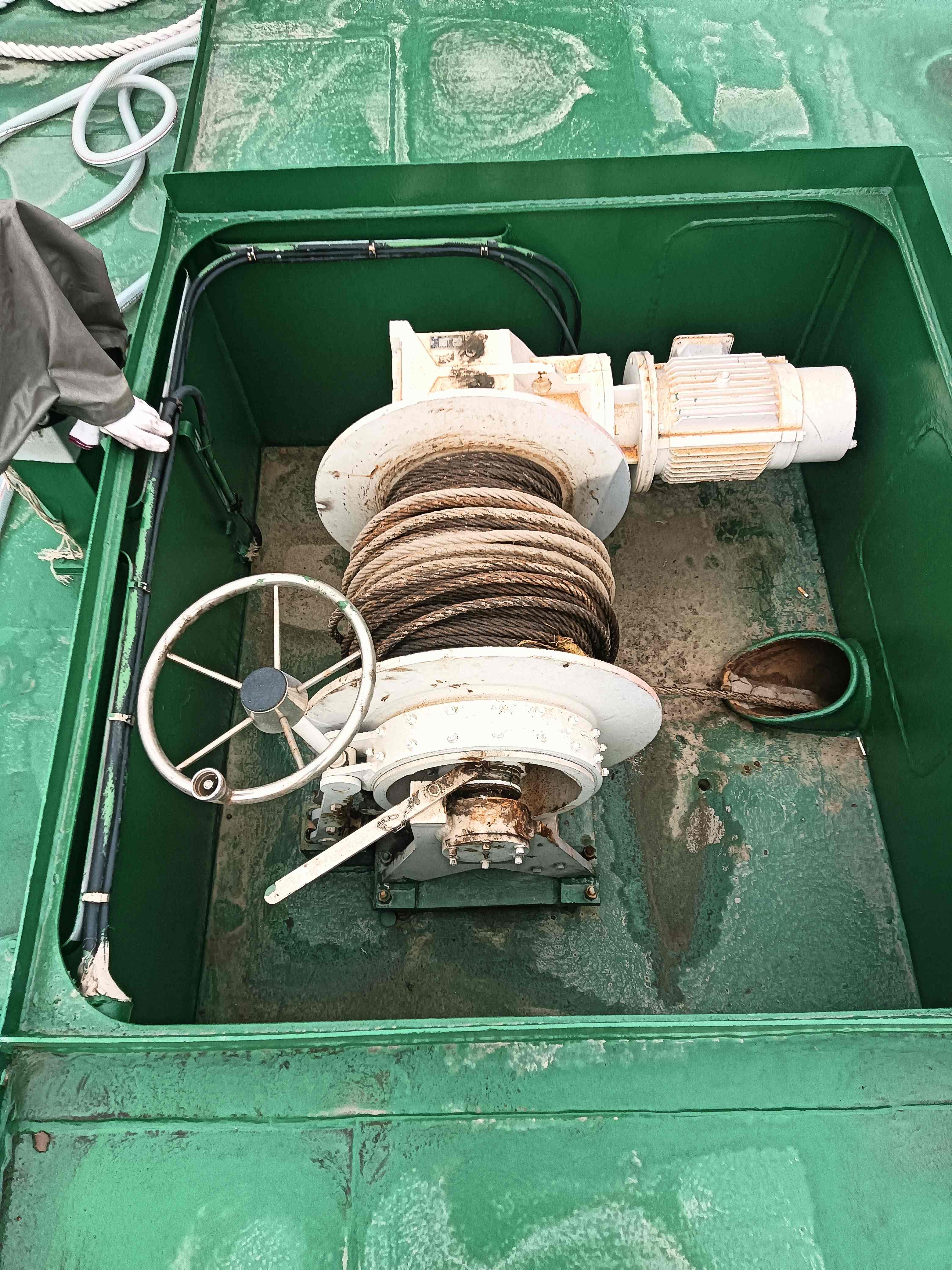 出售12人风电运维船