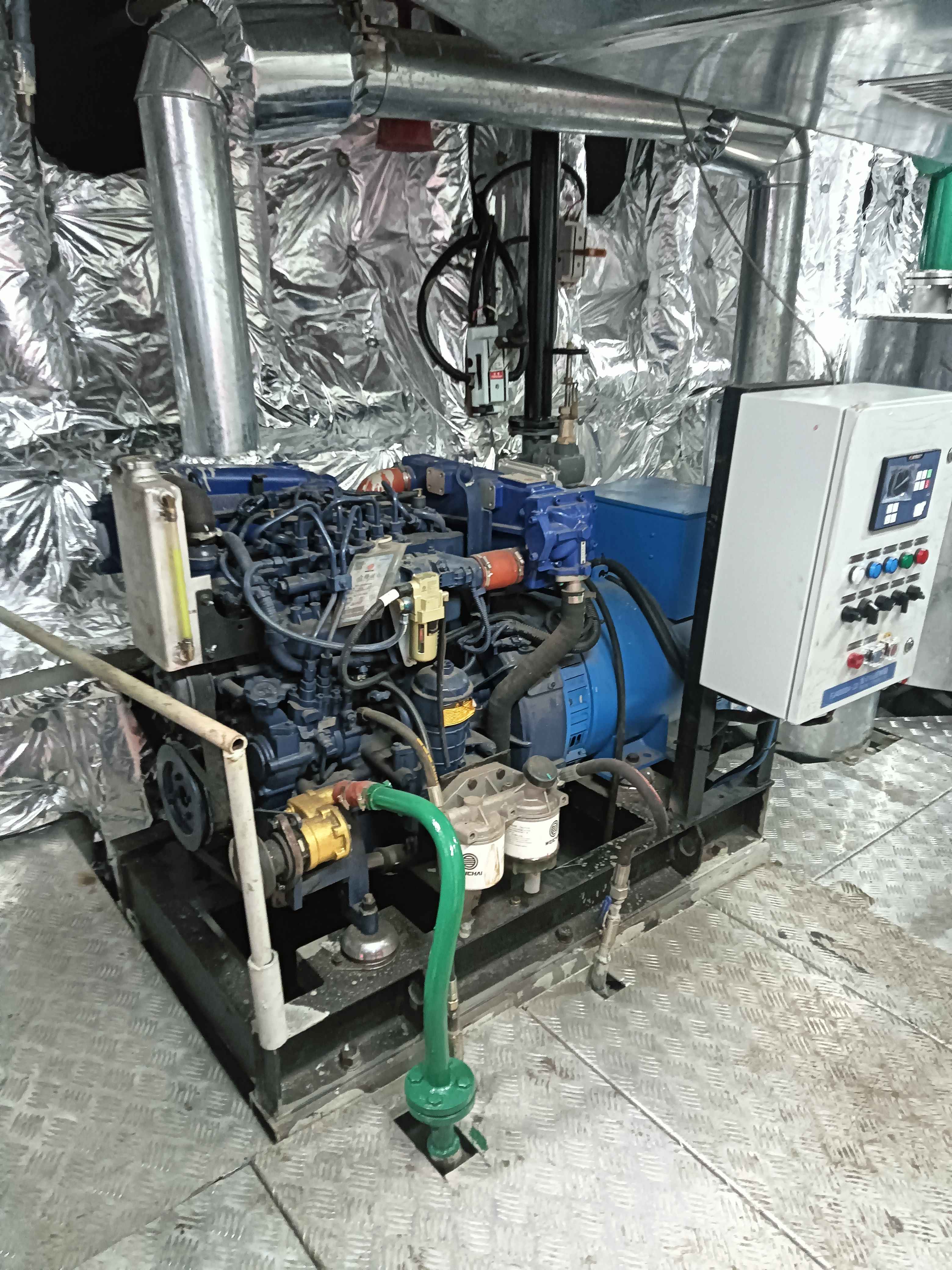 出售12人风电运维船