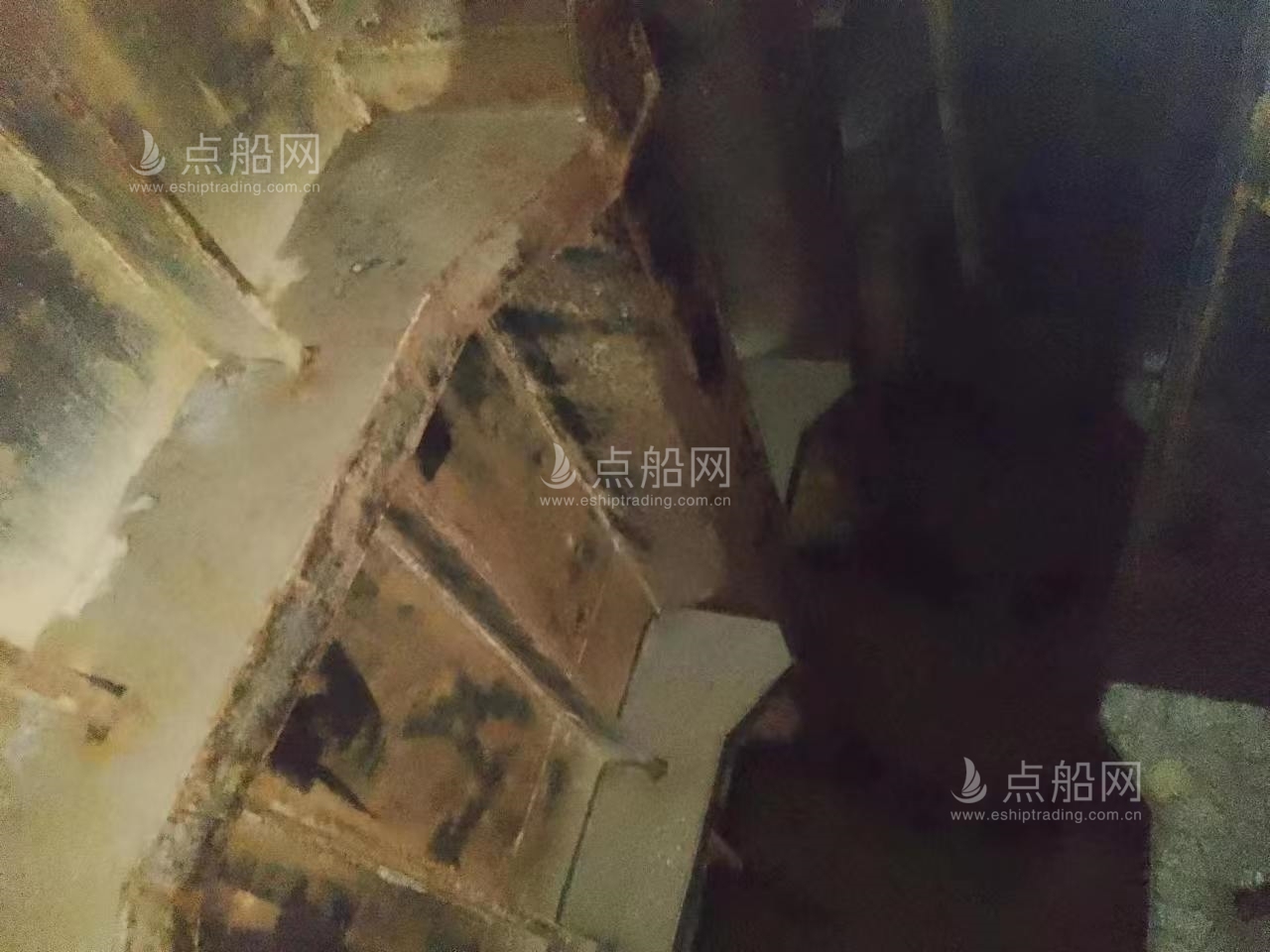 出售684箱集装箱船