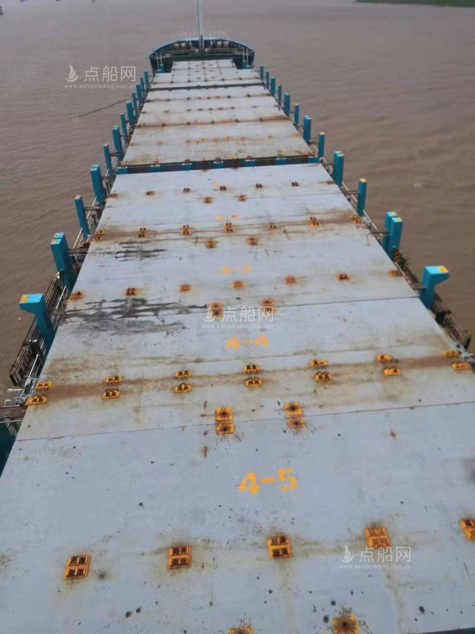 出售684箱集装箱船