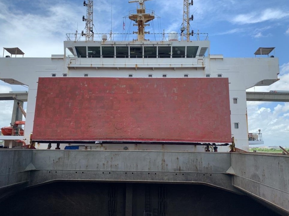 出售56836吨散货船