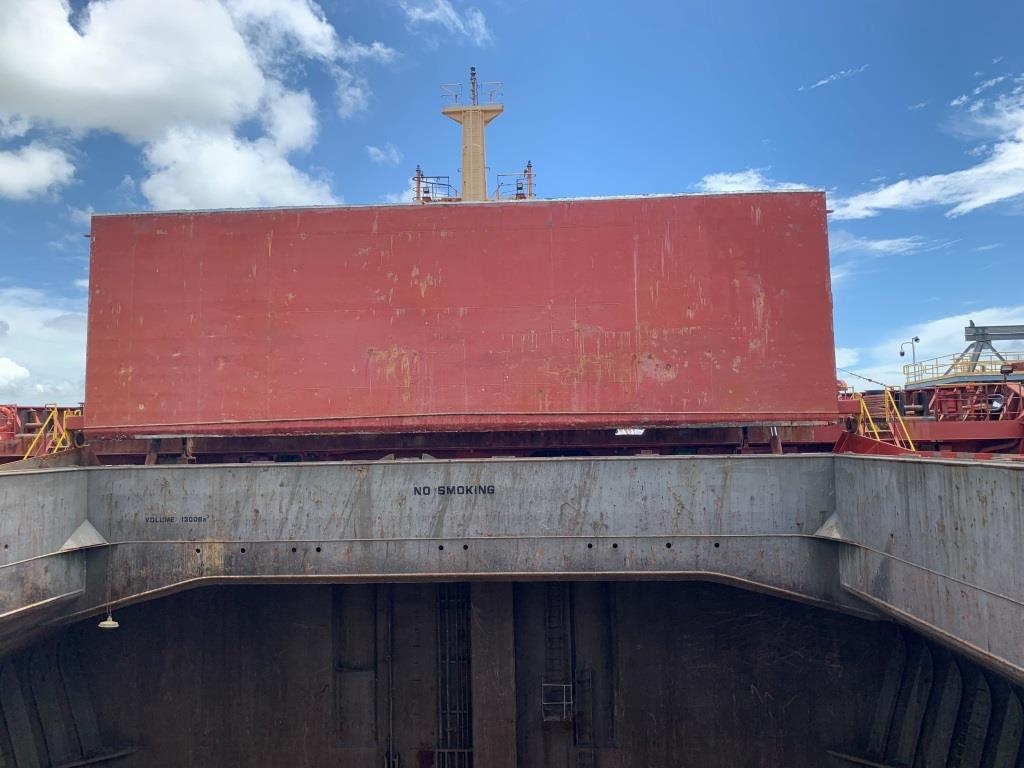 出售56836吨散货船