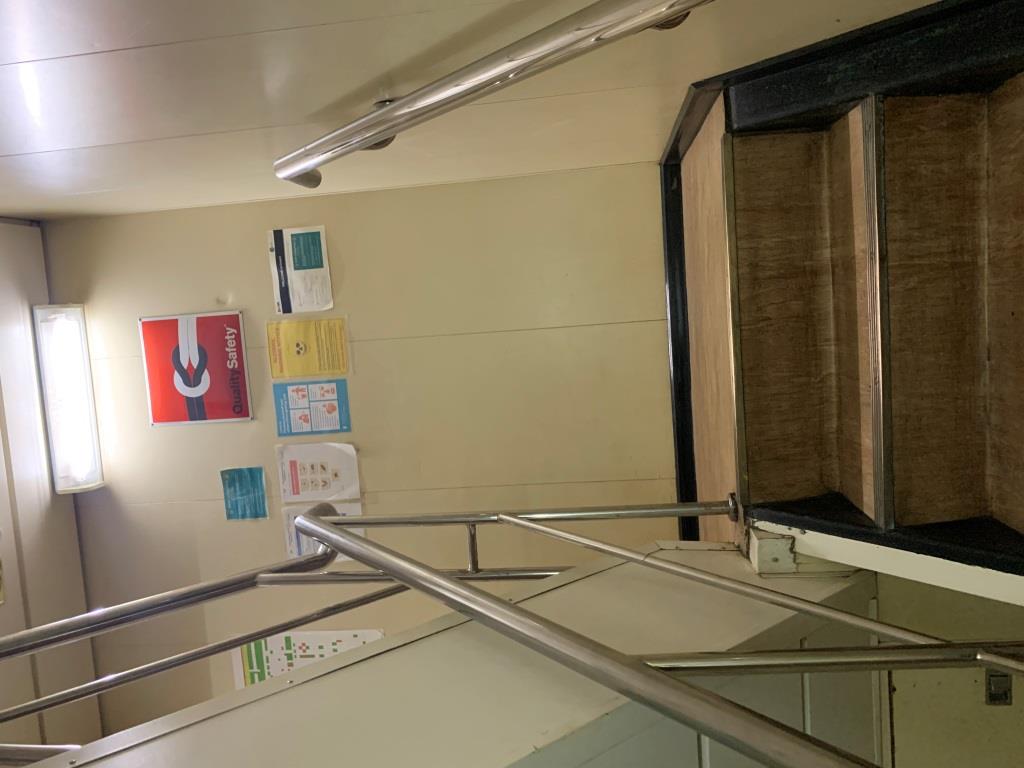 出售56836吨散货船