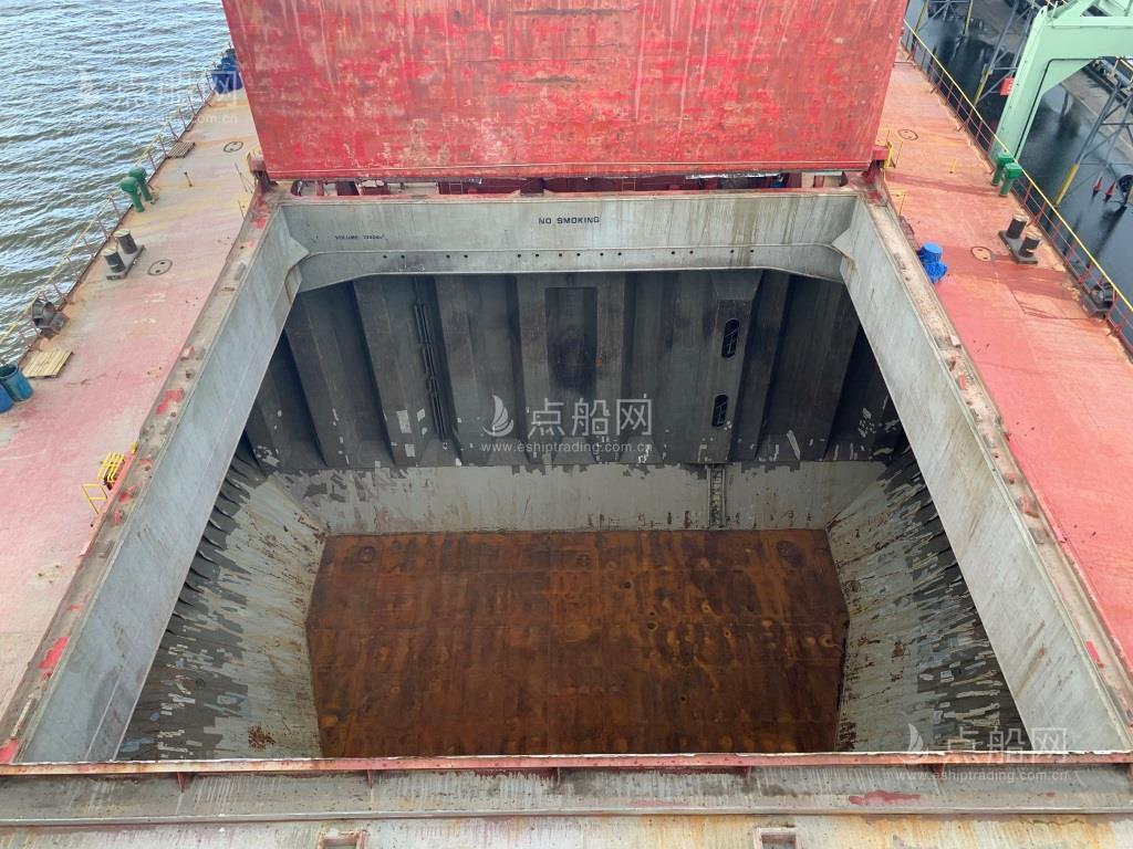 出售56836吨散货船