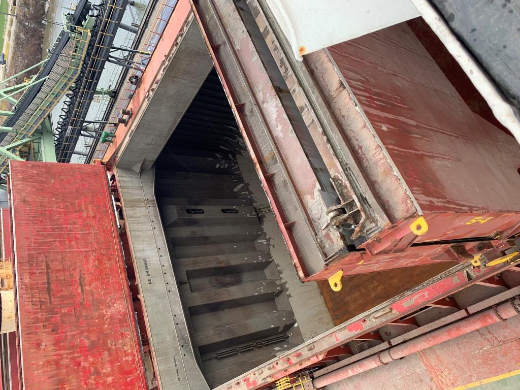 出售56836吨散货船