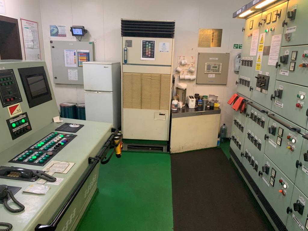 出售56836吨散货船