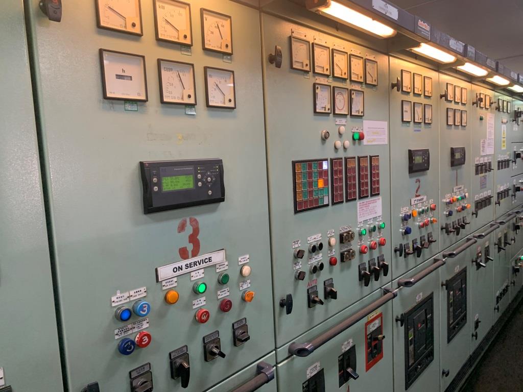 出售56836吨散货船