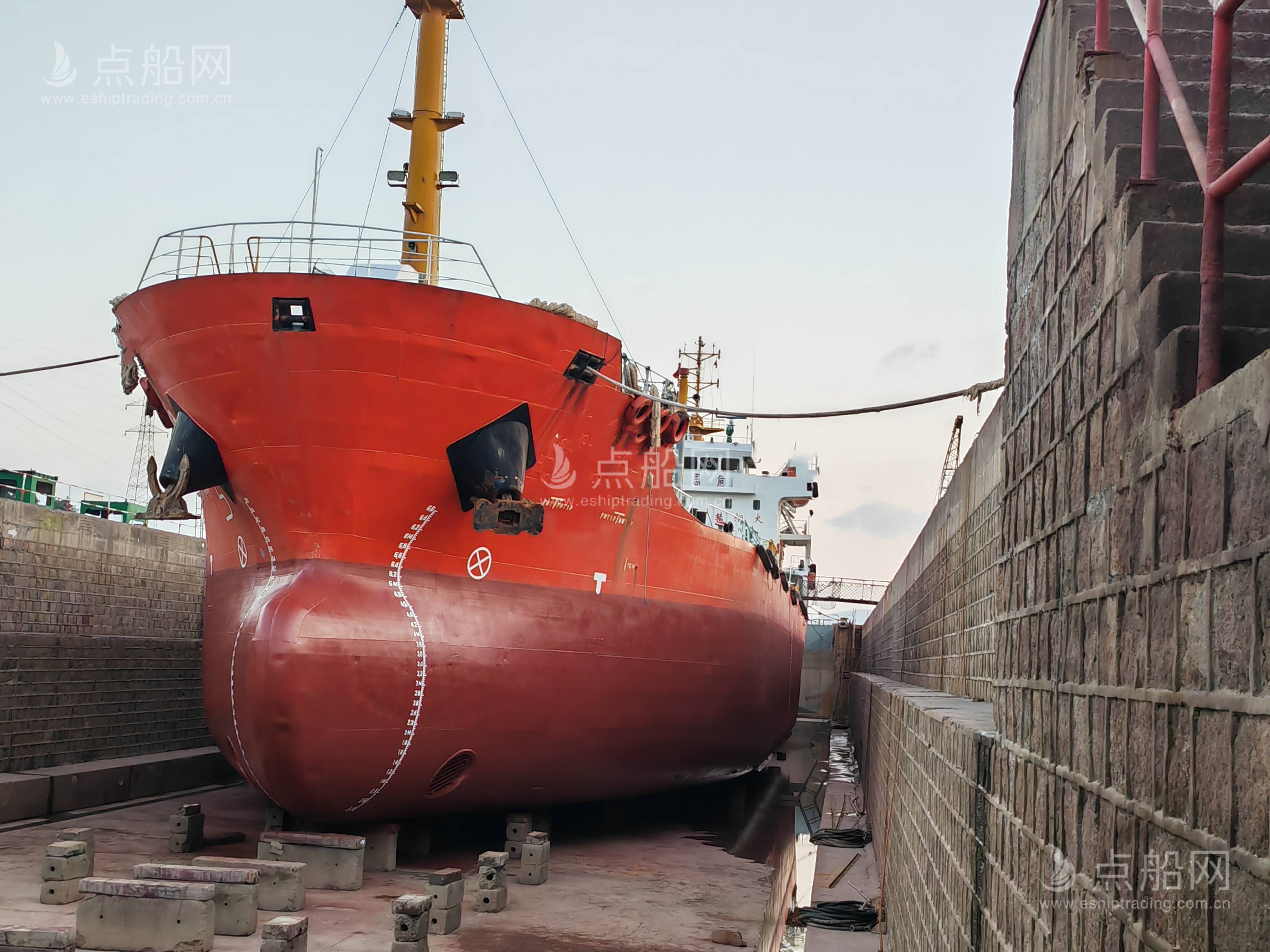 出售4559吨成品油船