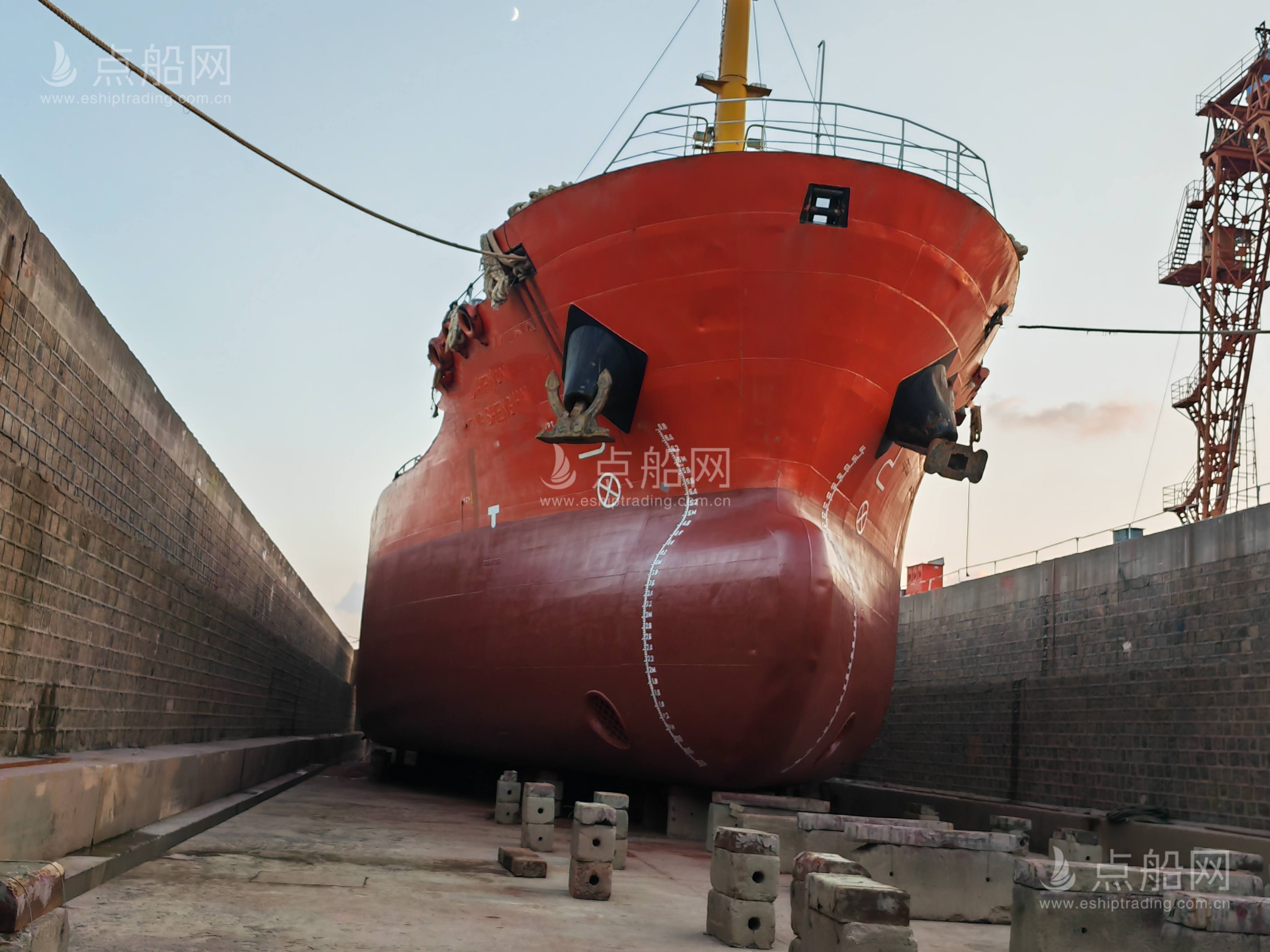 出售4559吨成品油船