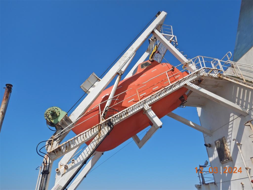 出售56856吨散货船