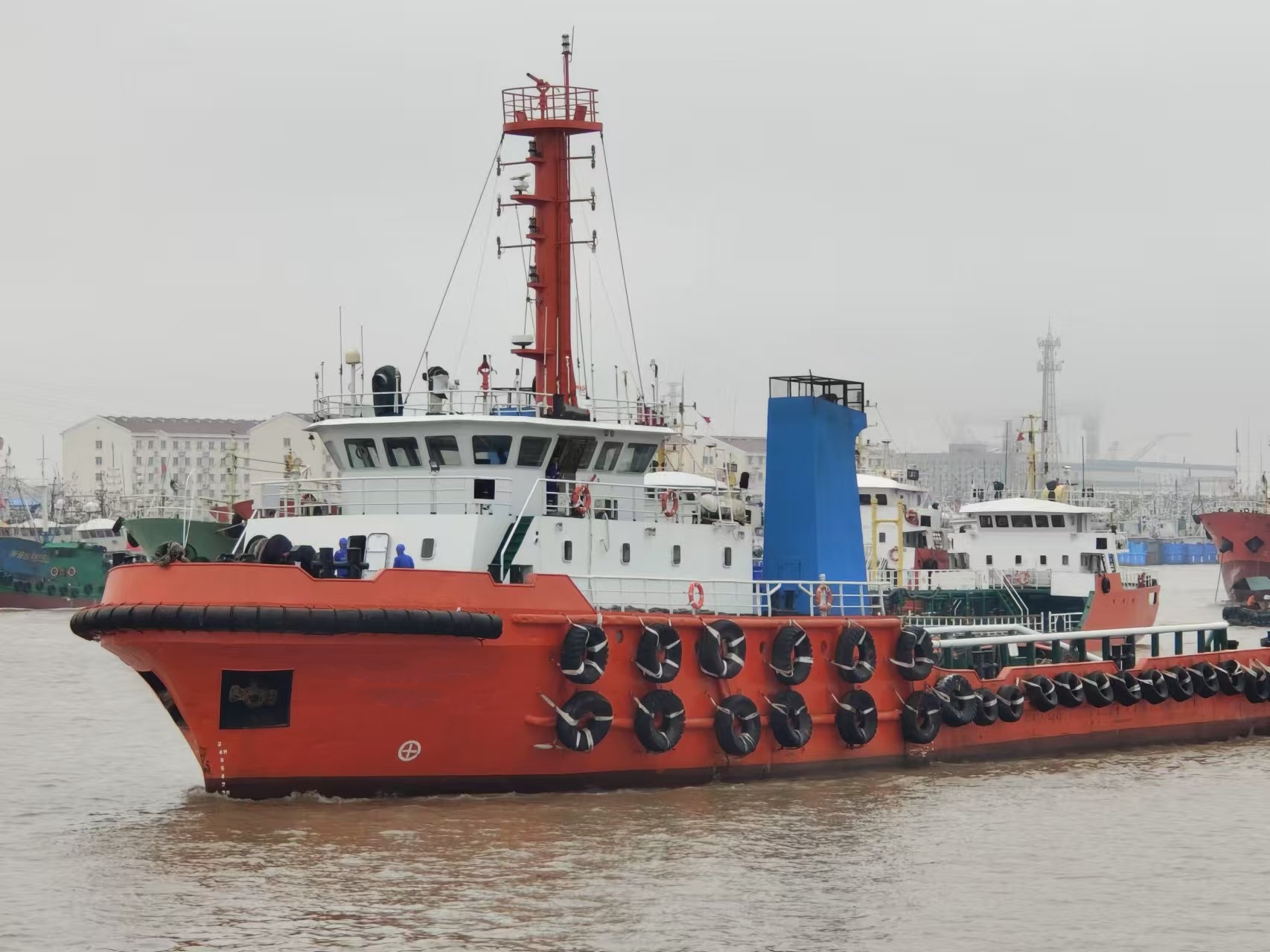 出售3200 马力普通拖轮