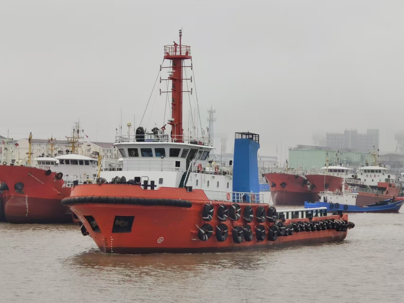 出售3200 马力普通拖轮