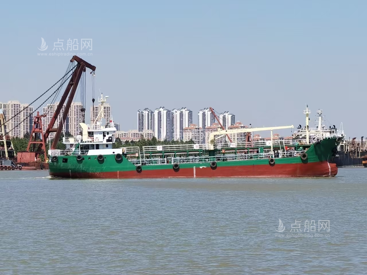 出售860吨成品油船