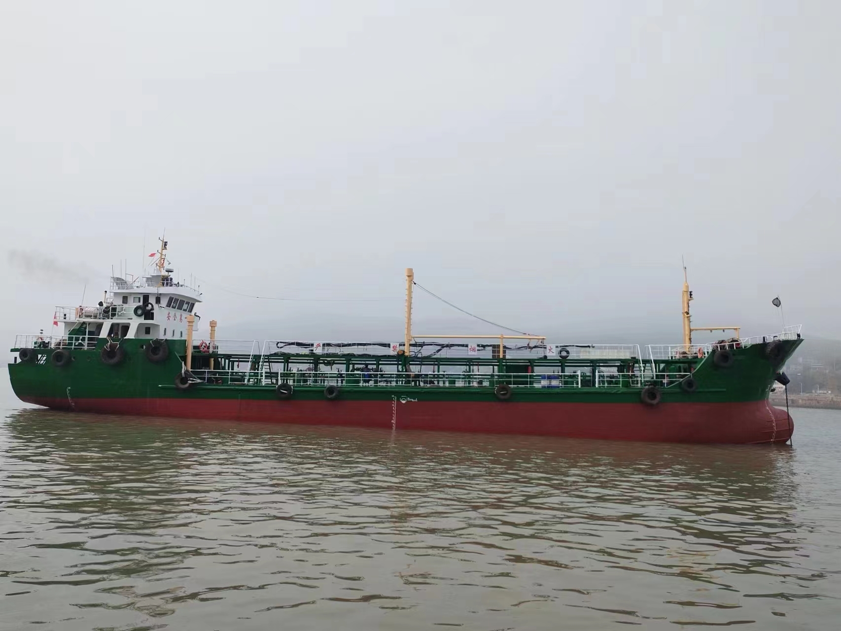 出售875吨成品油船