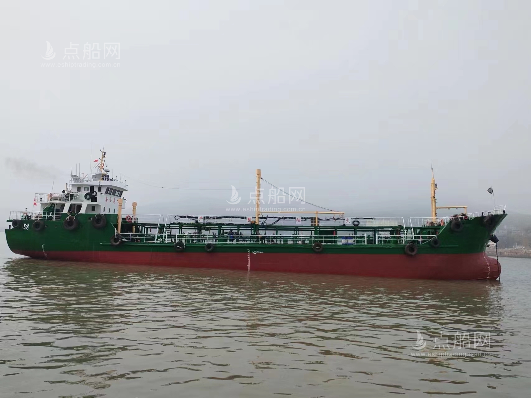 出售875吨成品油船