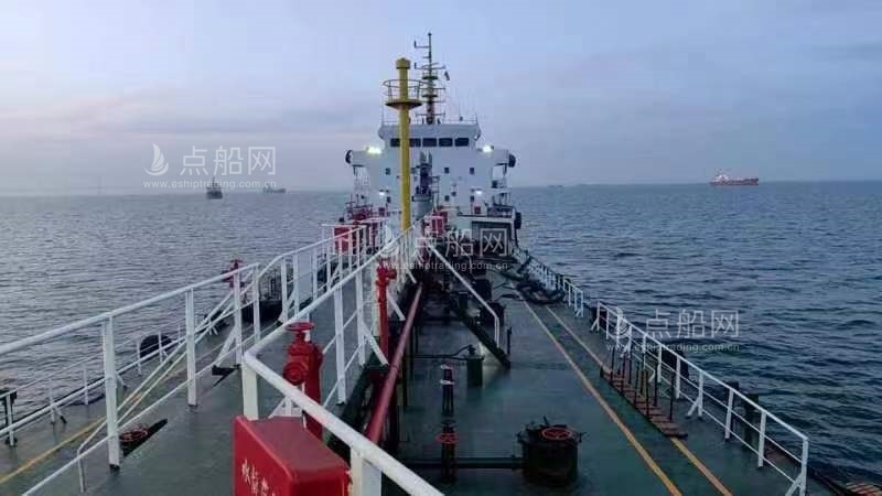 出售3110吨成品油船