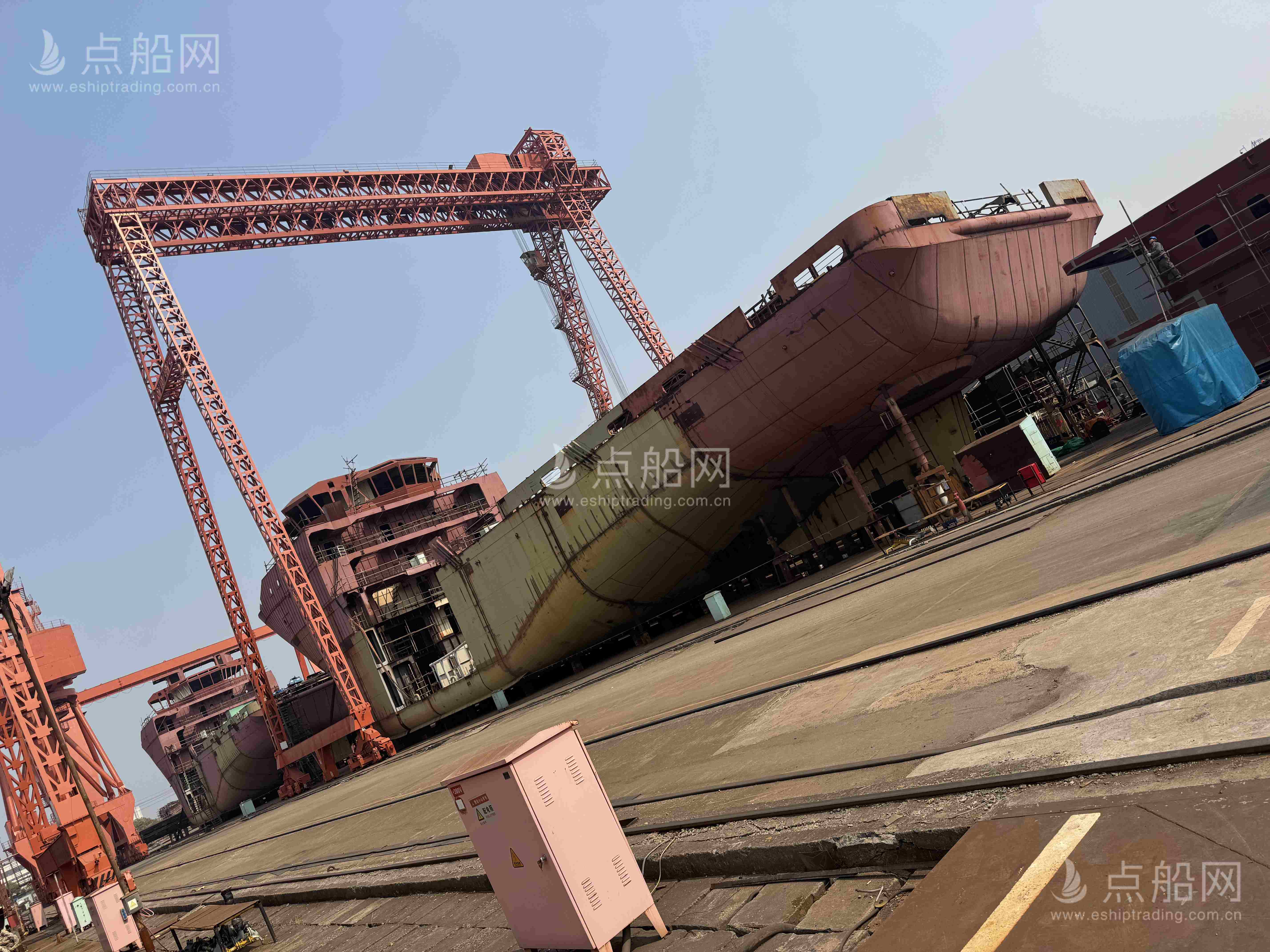 出售8704马力三用拖轮