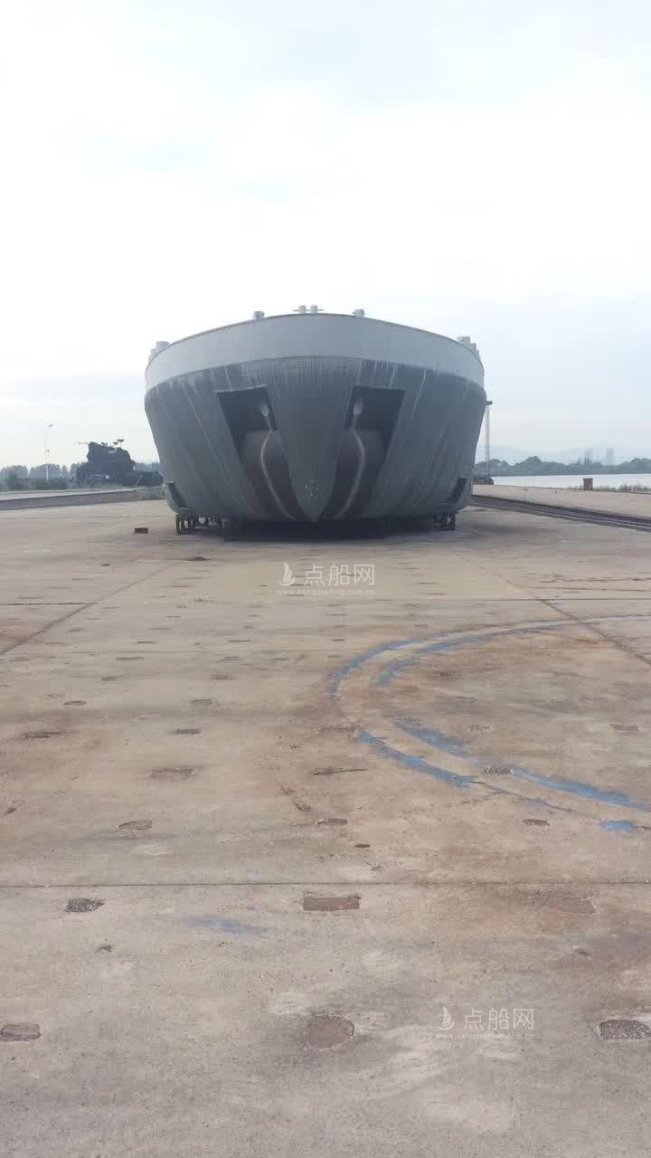 出售208箱集装箱驳船