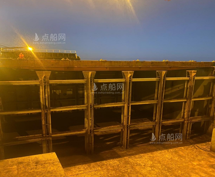 出售679箱集装箱船