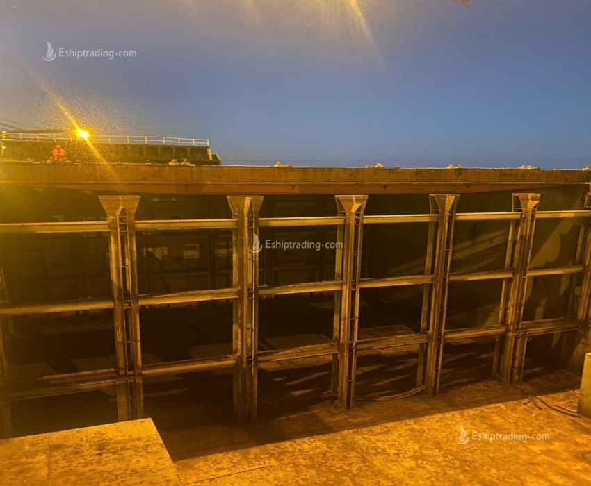 679 TEU Container Ship For Sale