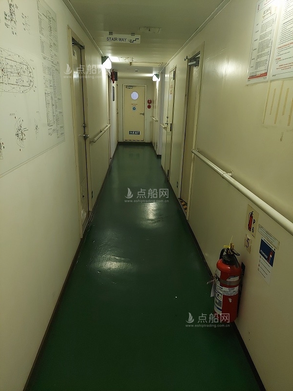 出售55500吨散货船