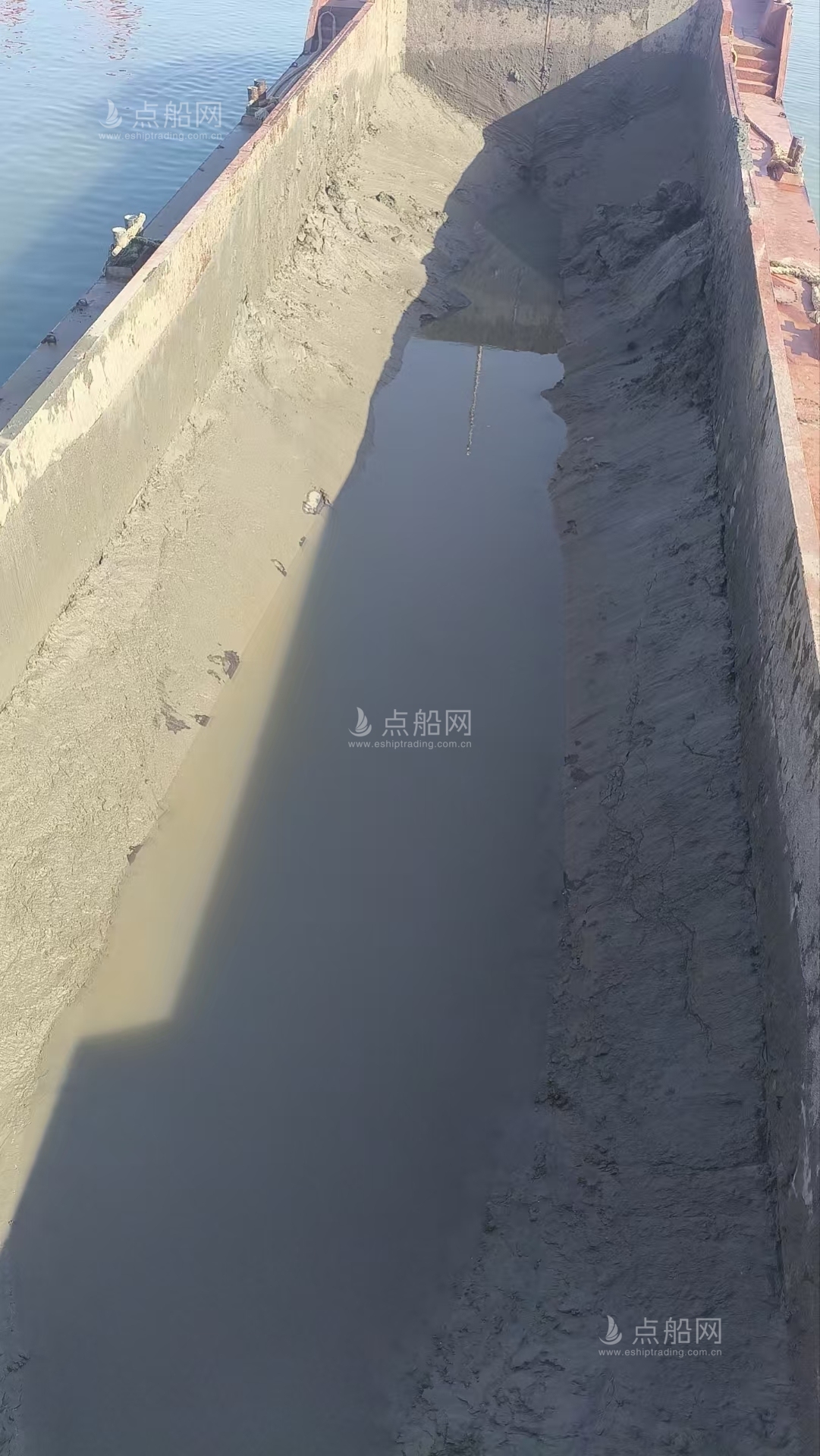 出售1000m³开体泥驳