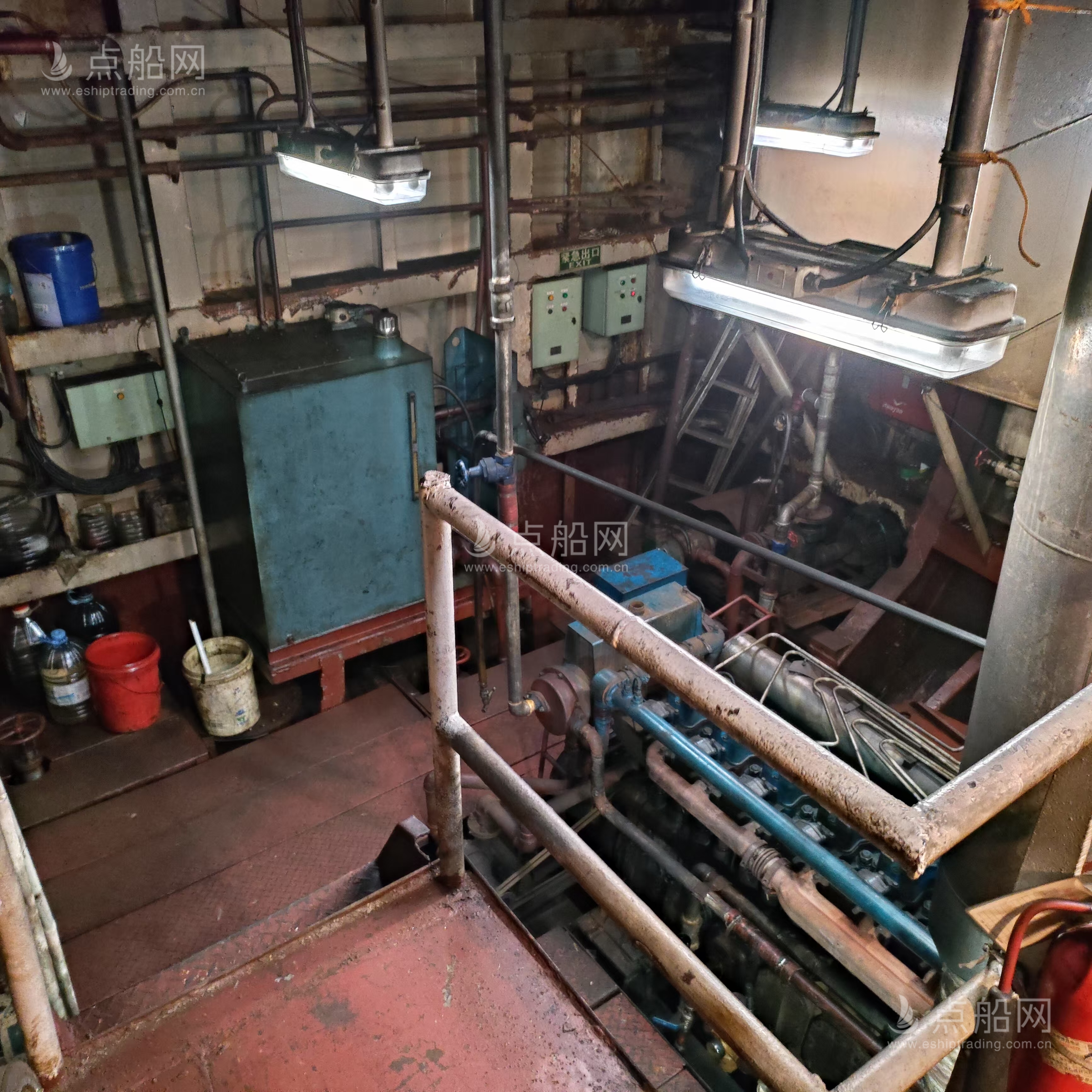 出售1000m³开体泥驳