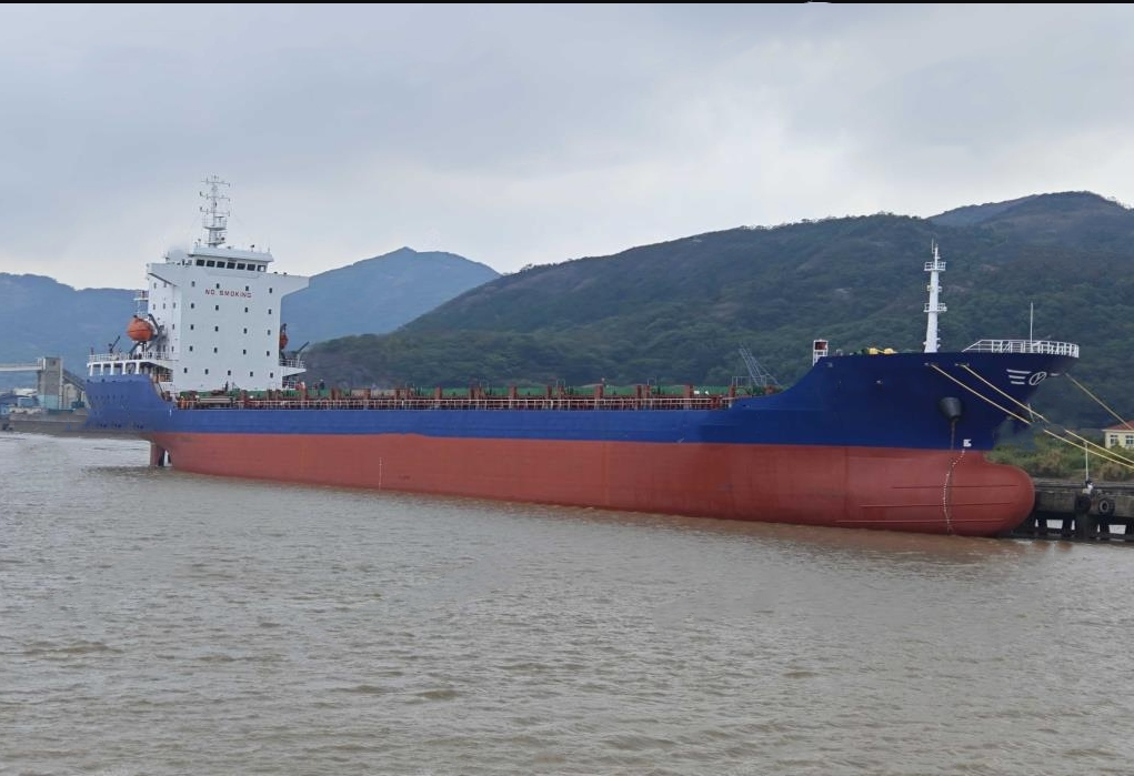 出售1265箱集装箱船