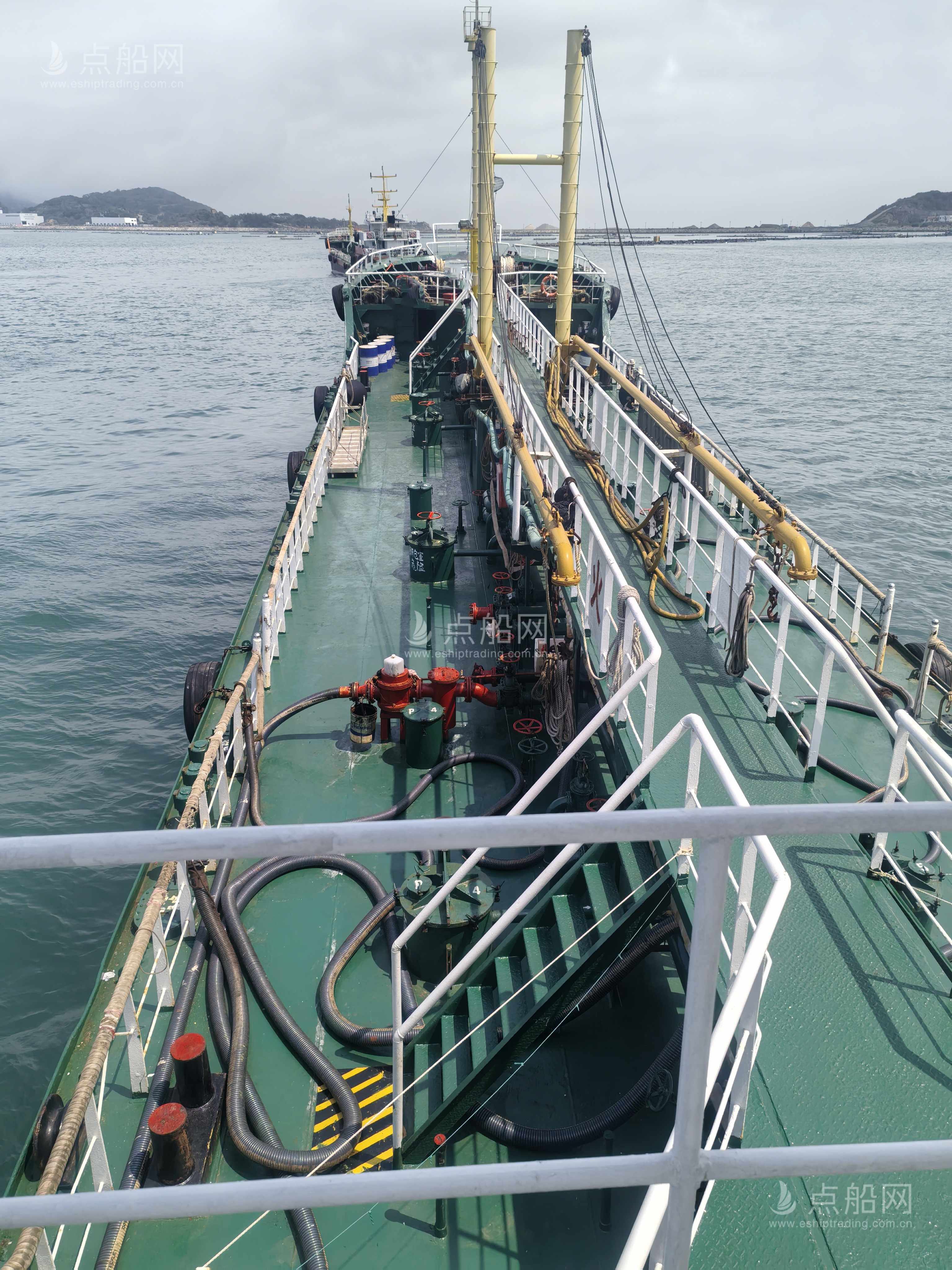 出售864吨成品油船