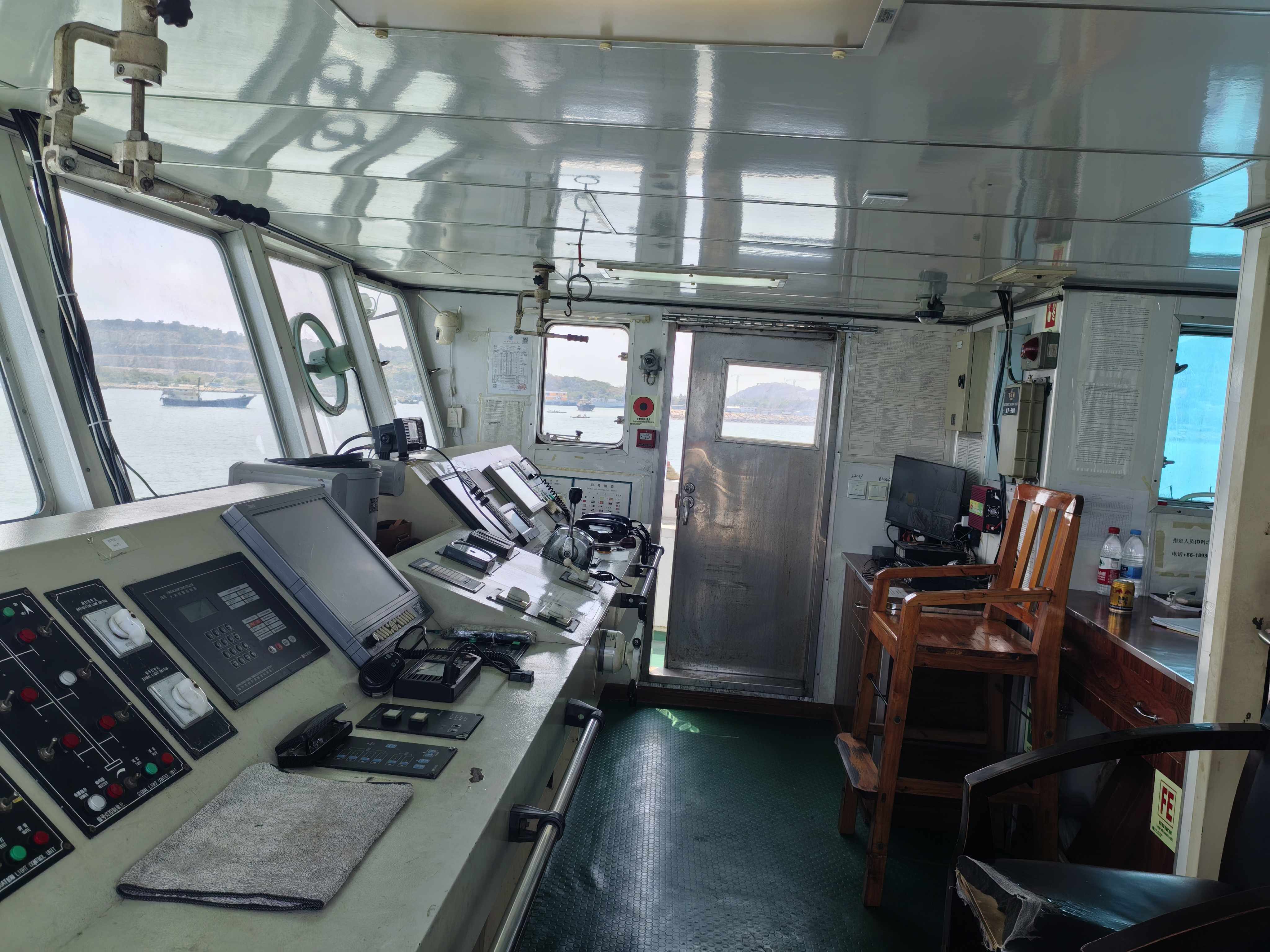 出售864吨成品油船