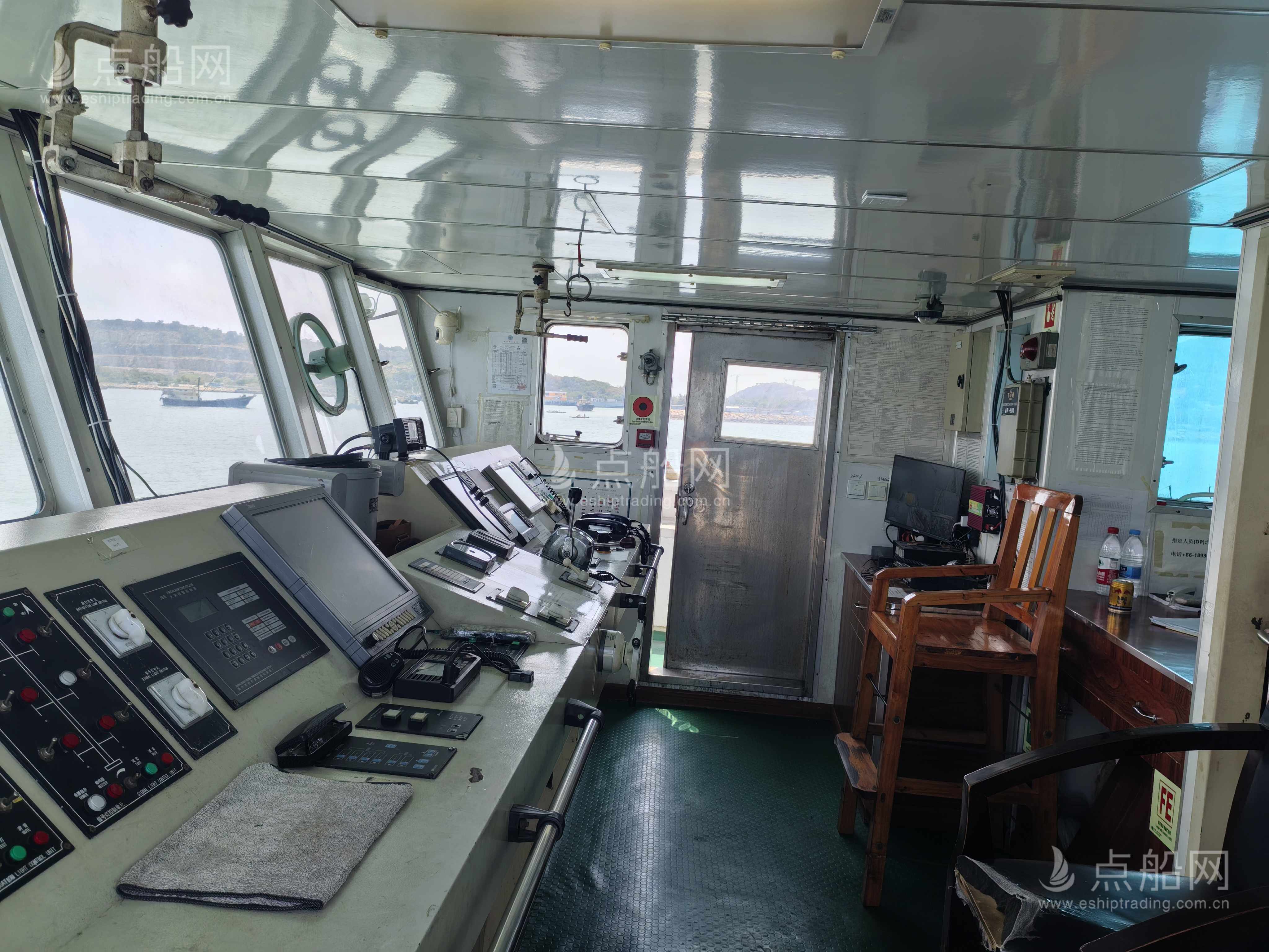 出售864吨成品油船