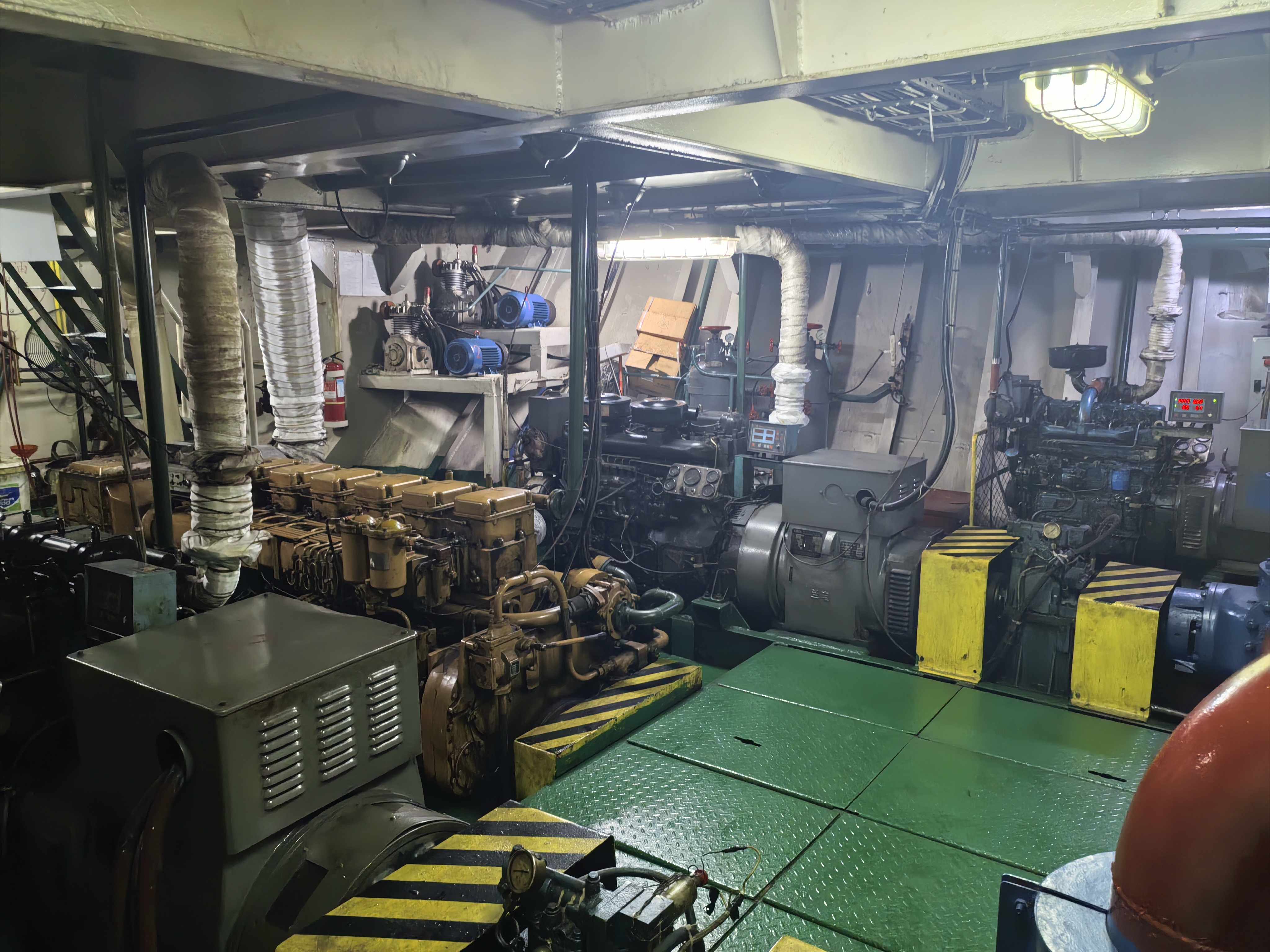 出售864吨成品油船