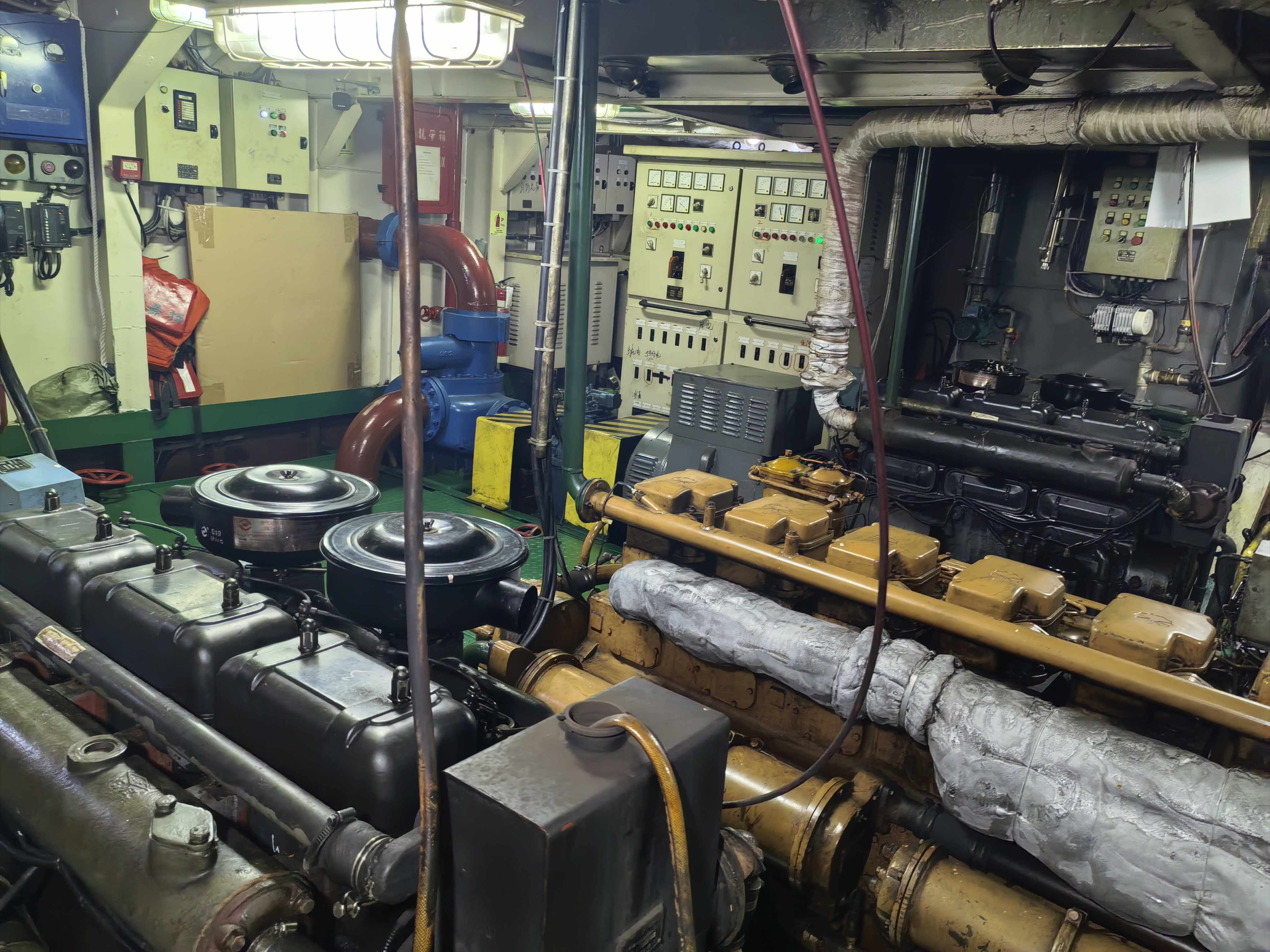 出售864吨成品油船