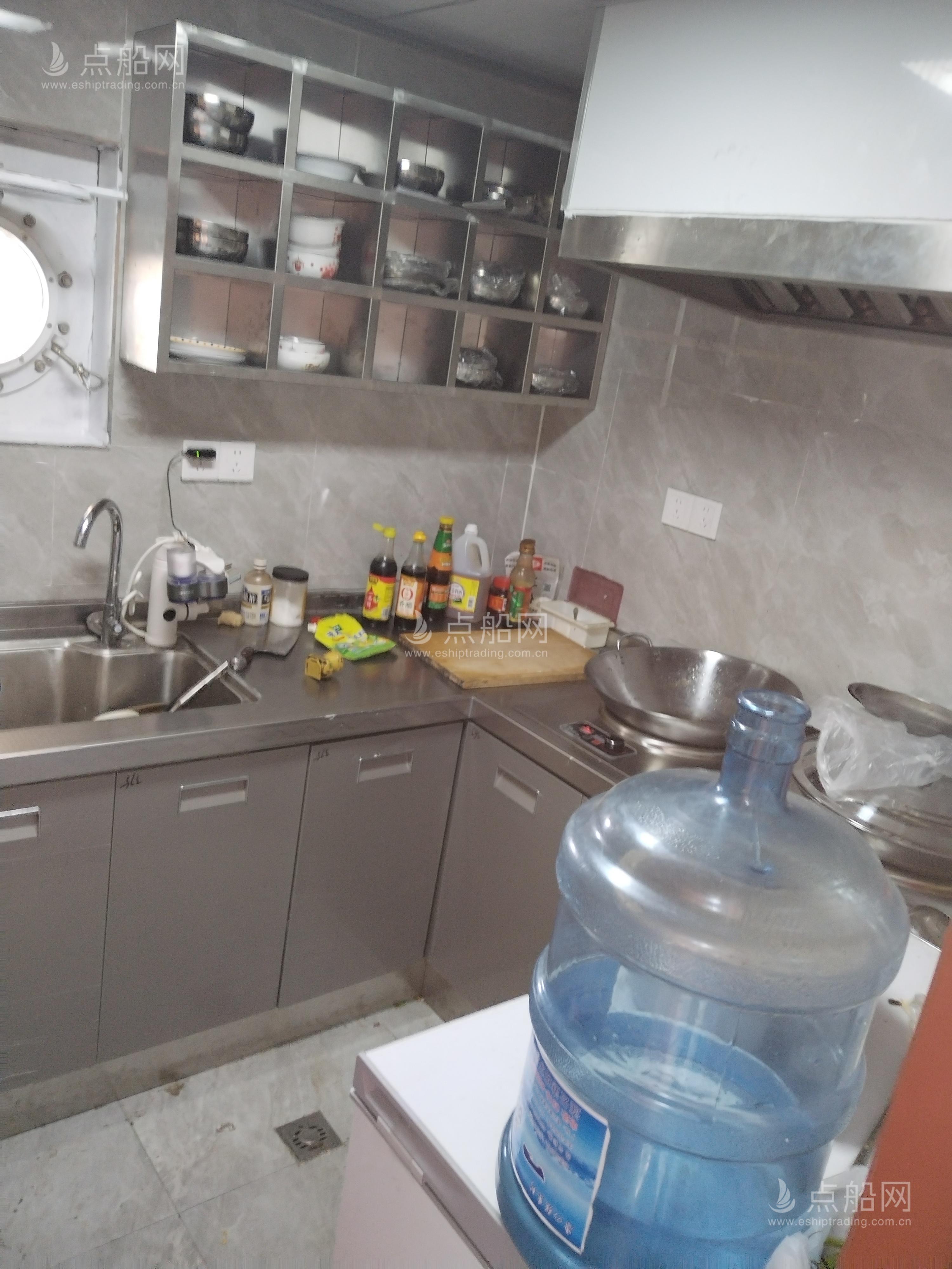 出售388箱集装箱船