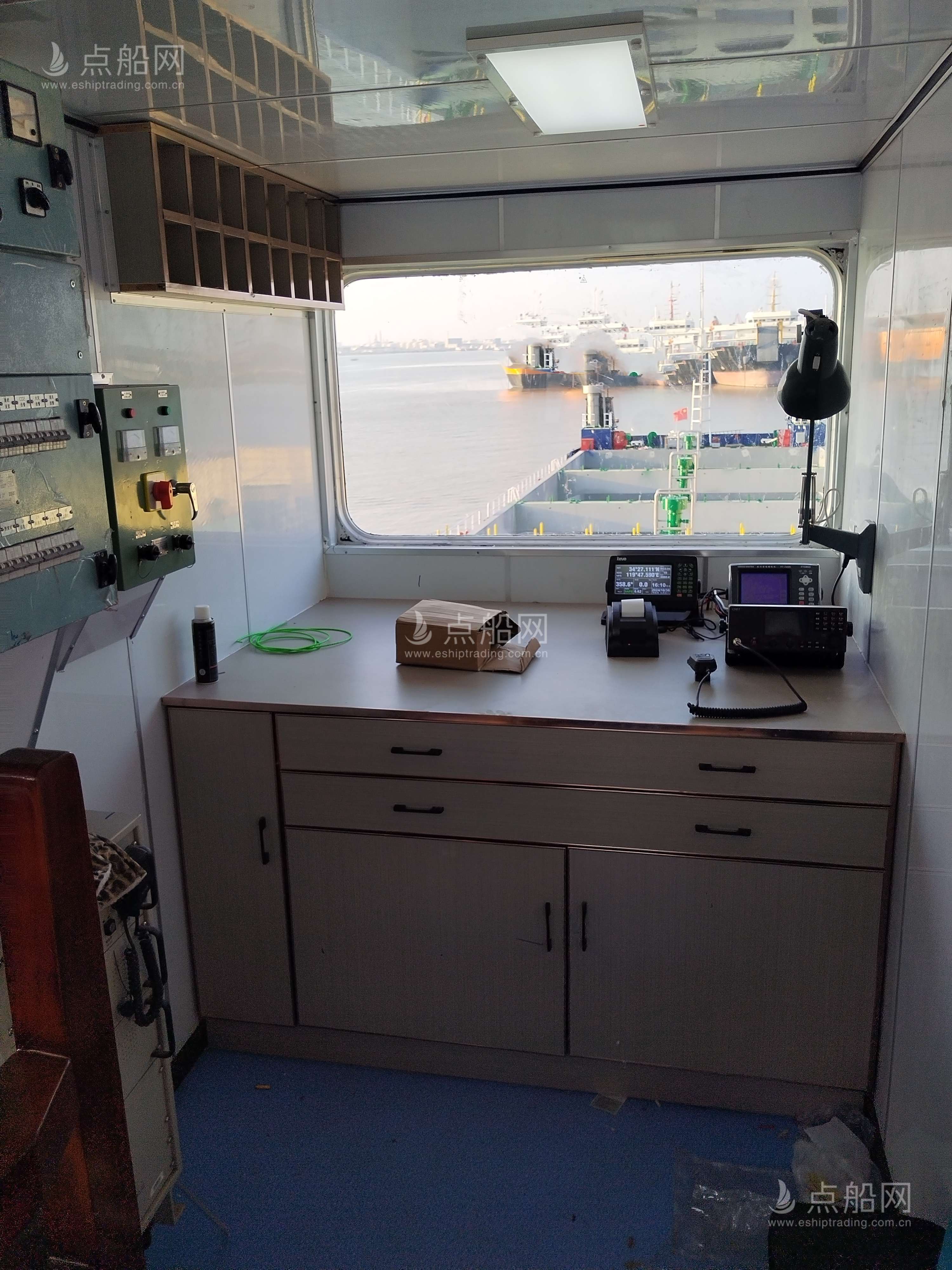 出售388箱集装箱船