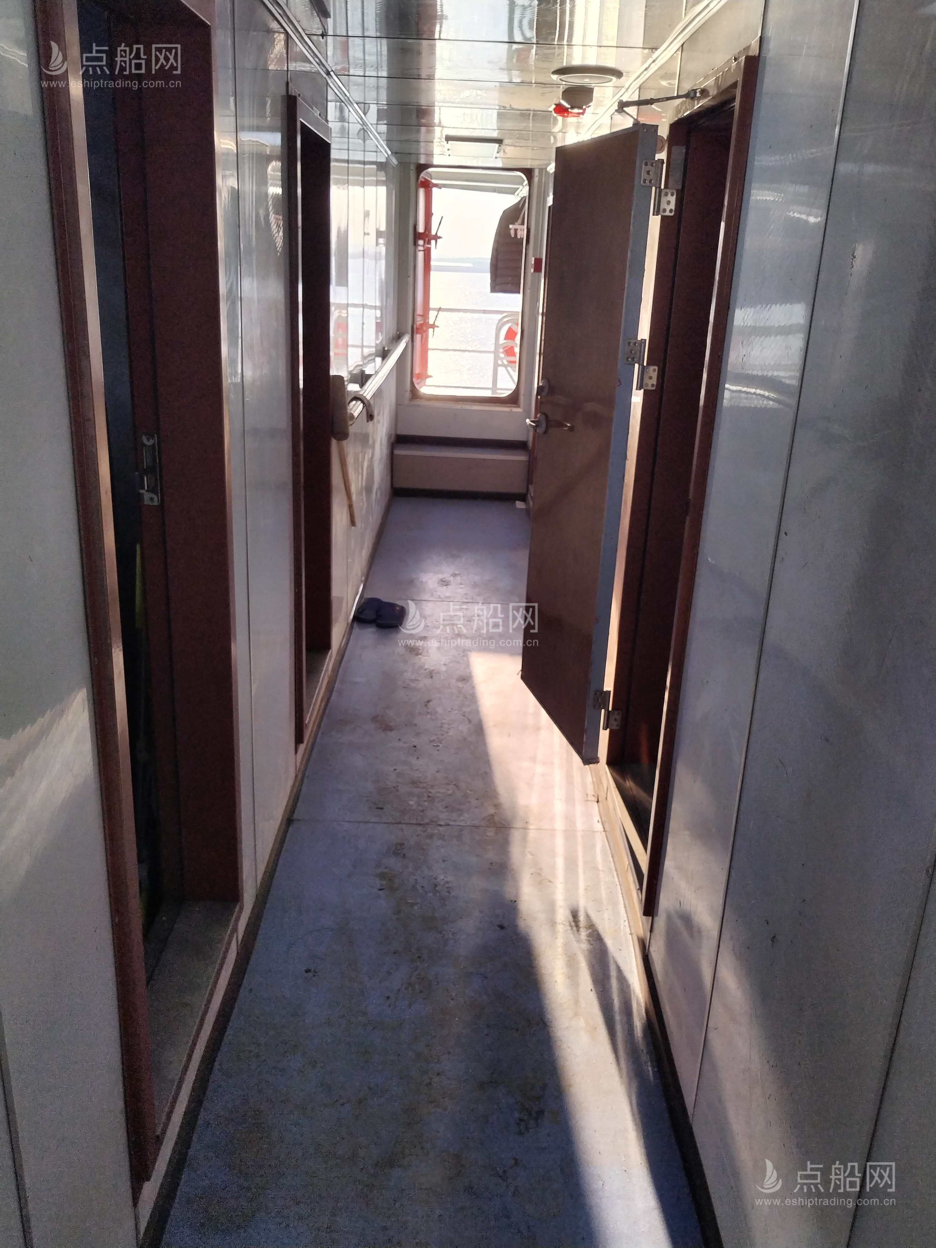 出售388箱集装箱船