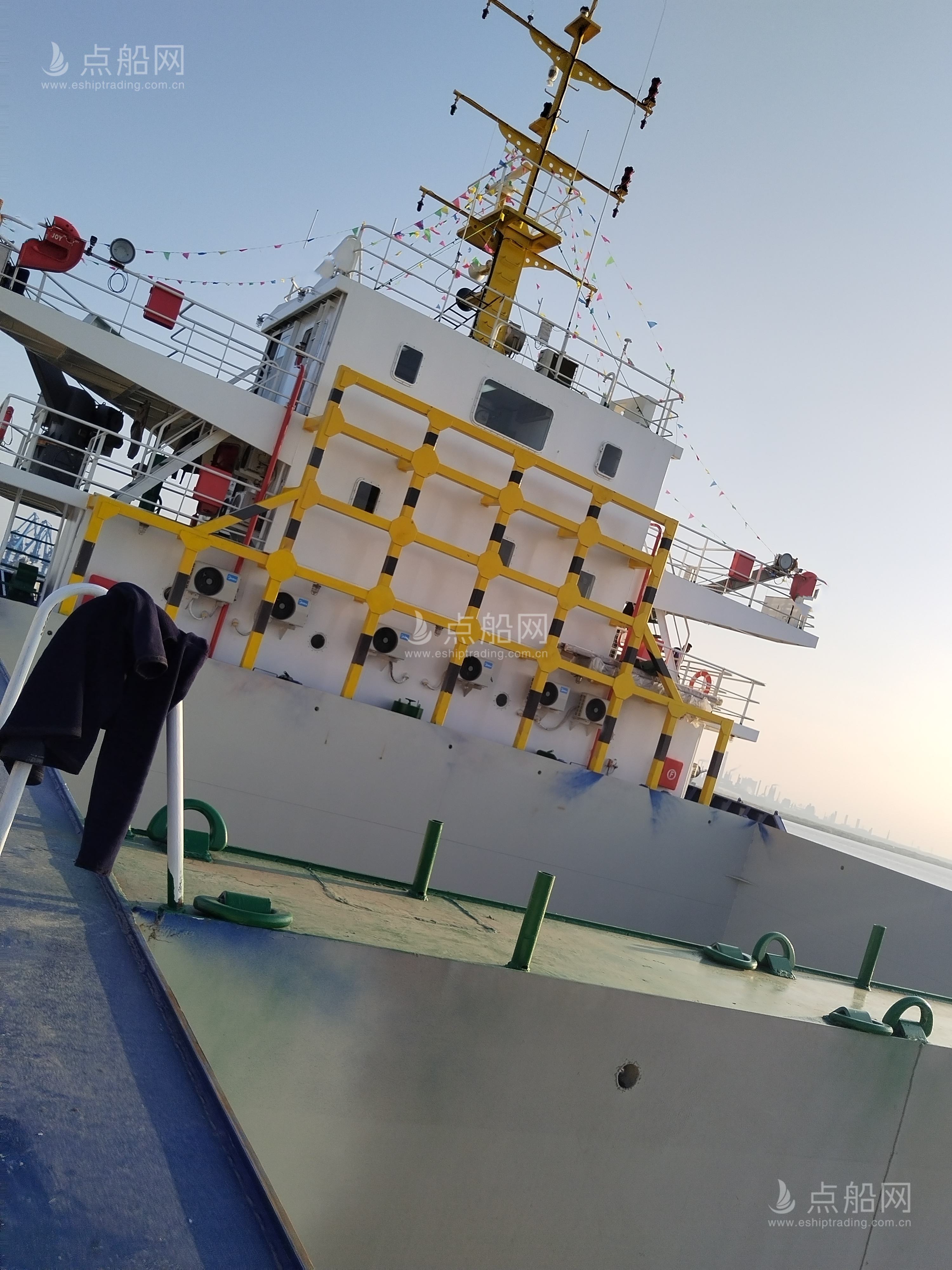 出售388箱集装箱船