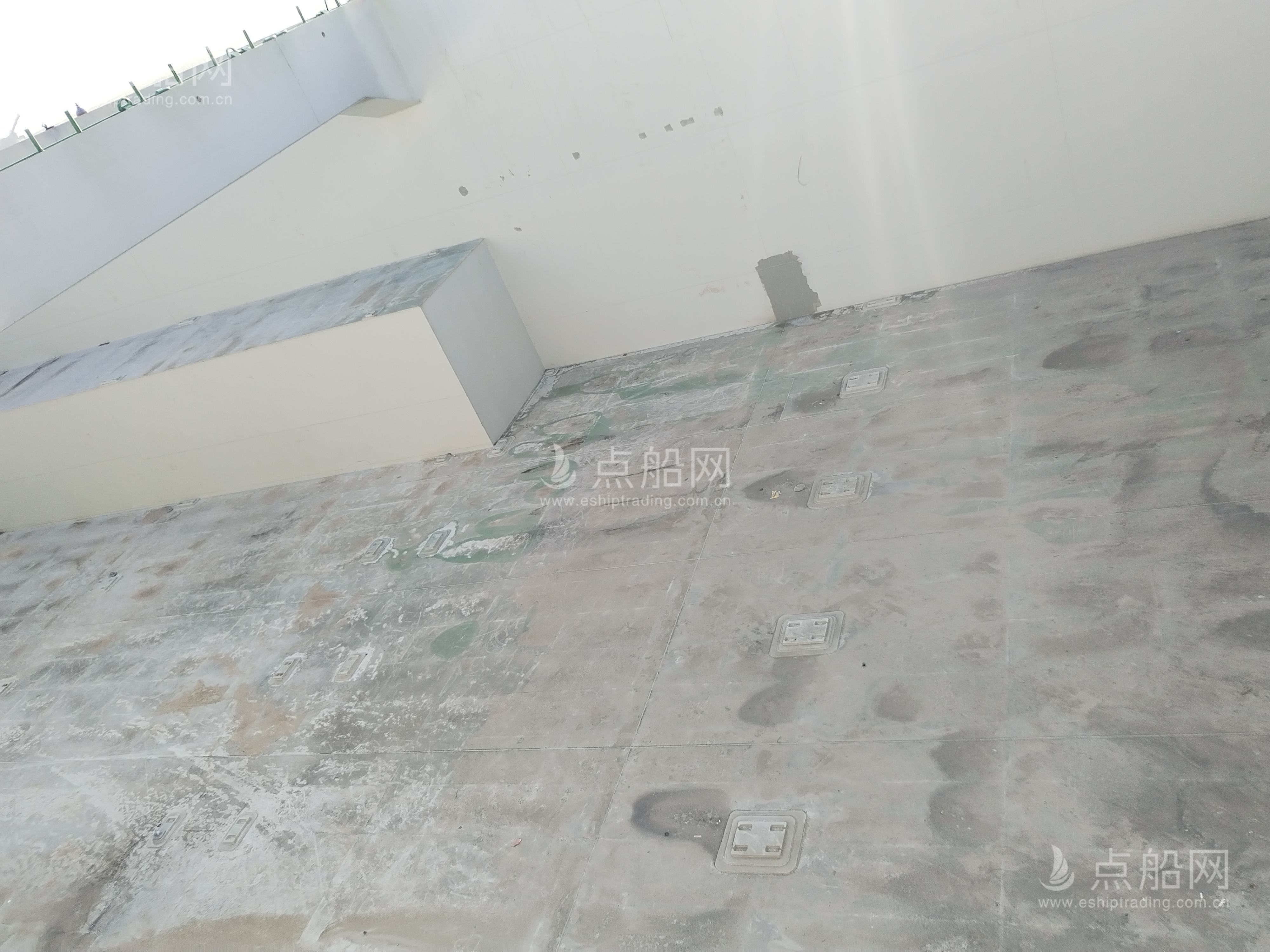 出售388箱集装箱船