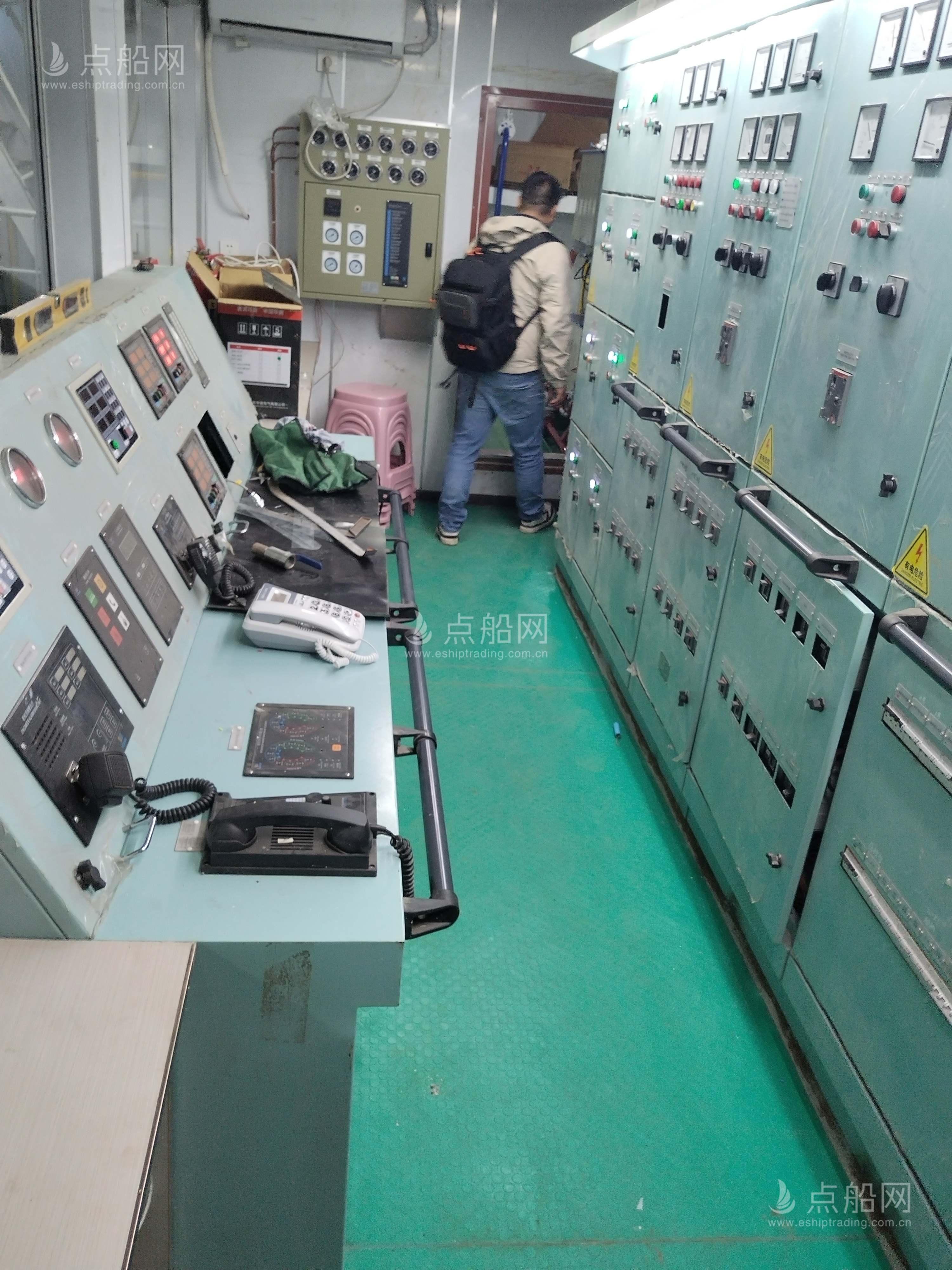 出售388箱集装箱船