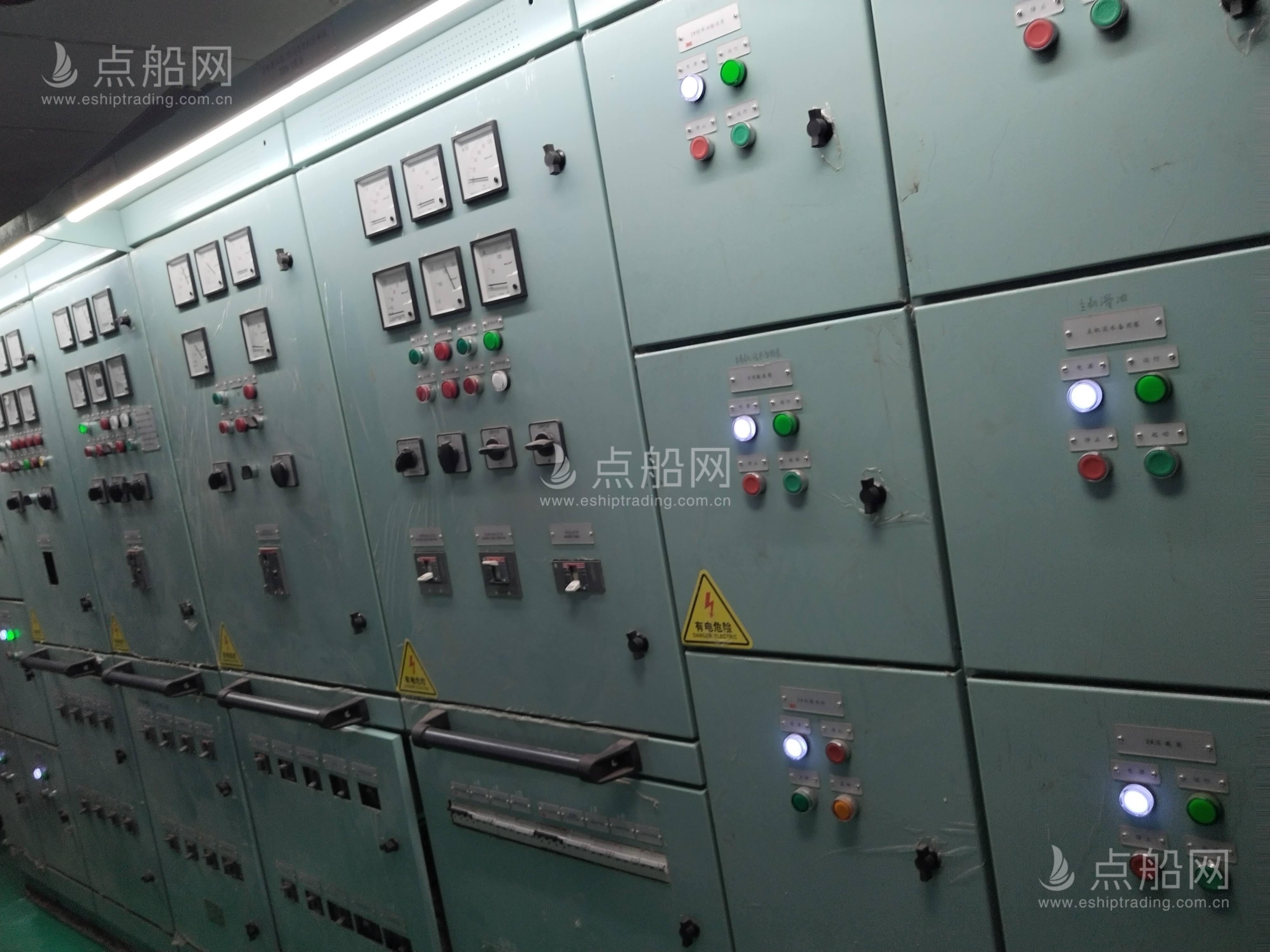 出售388箱集装箱船