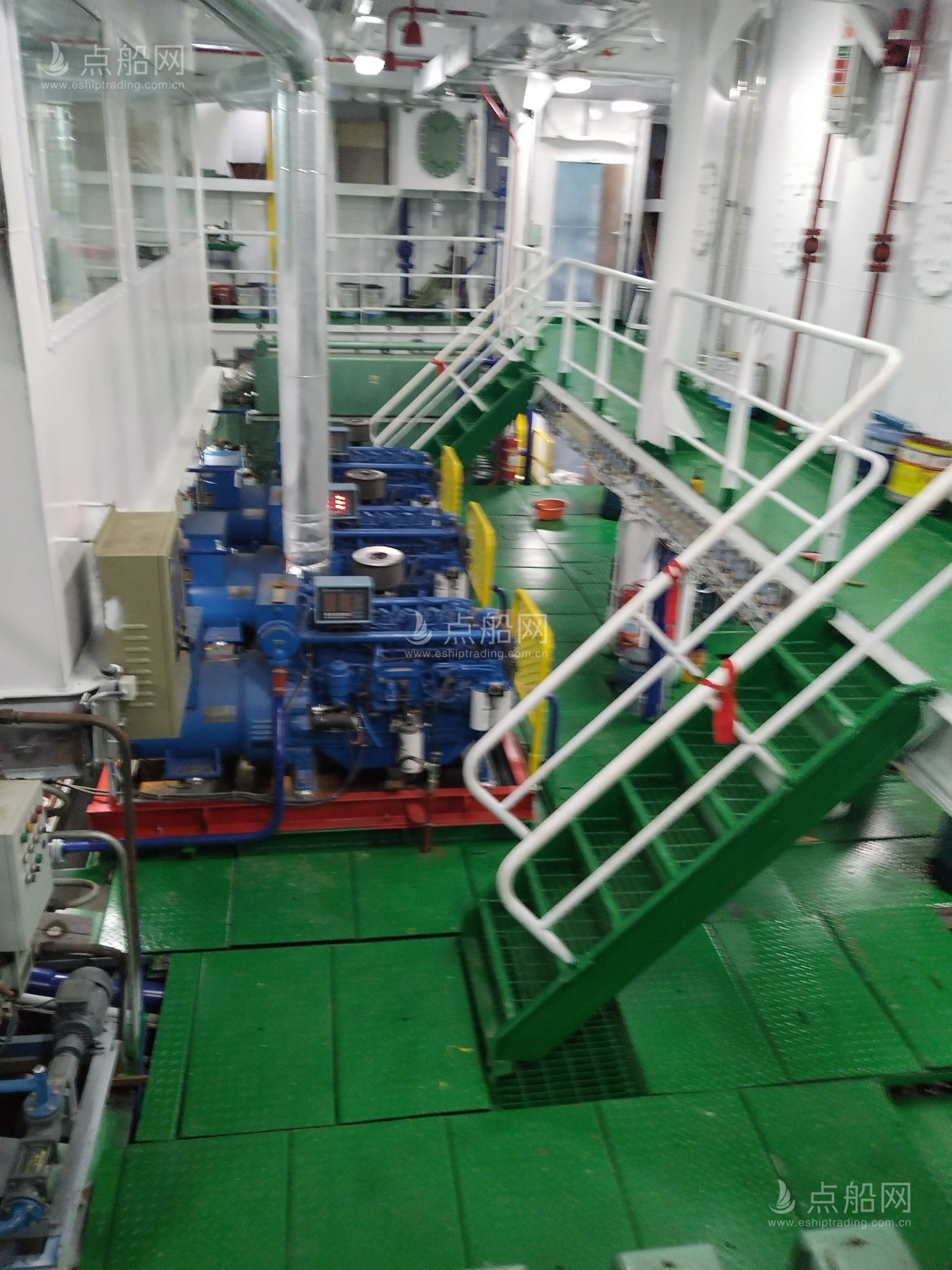 出售388箱集装箱船