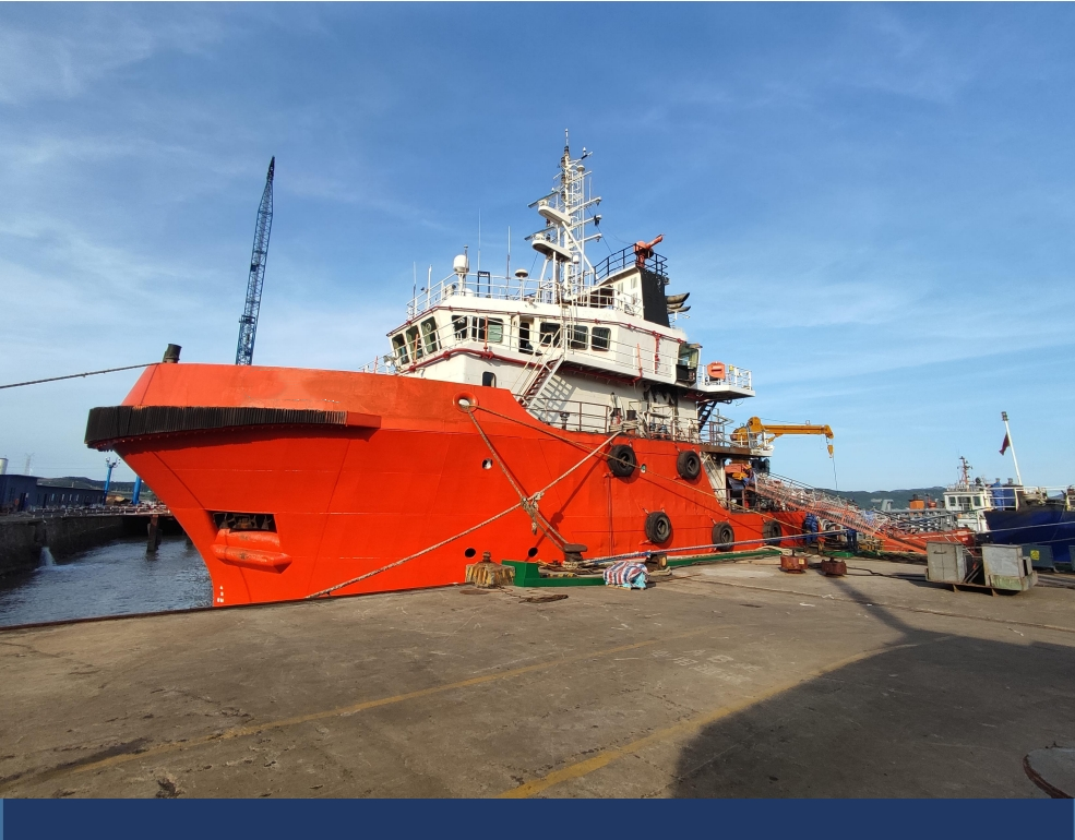 出售5200 马力三用拖轮