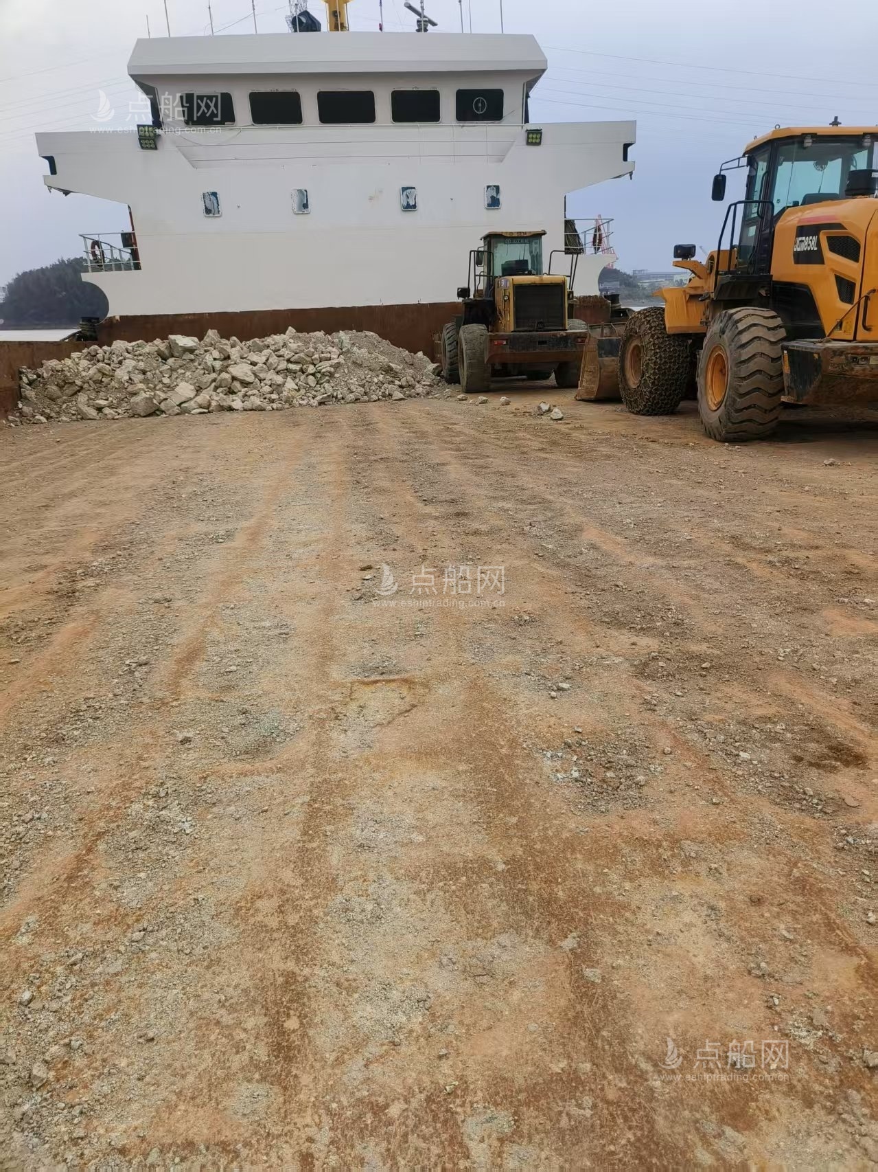 出售2600吨甲板货驳